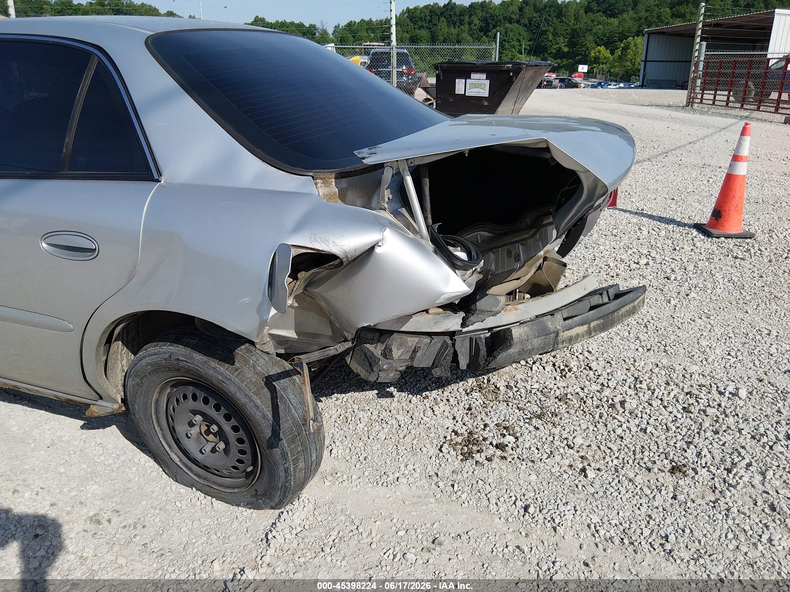 2004 Buick Century   Silver vin: 2G4WS52J941305557