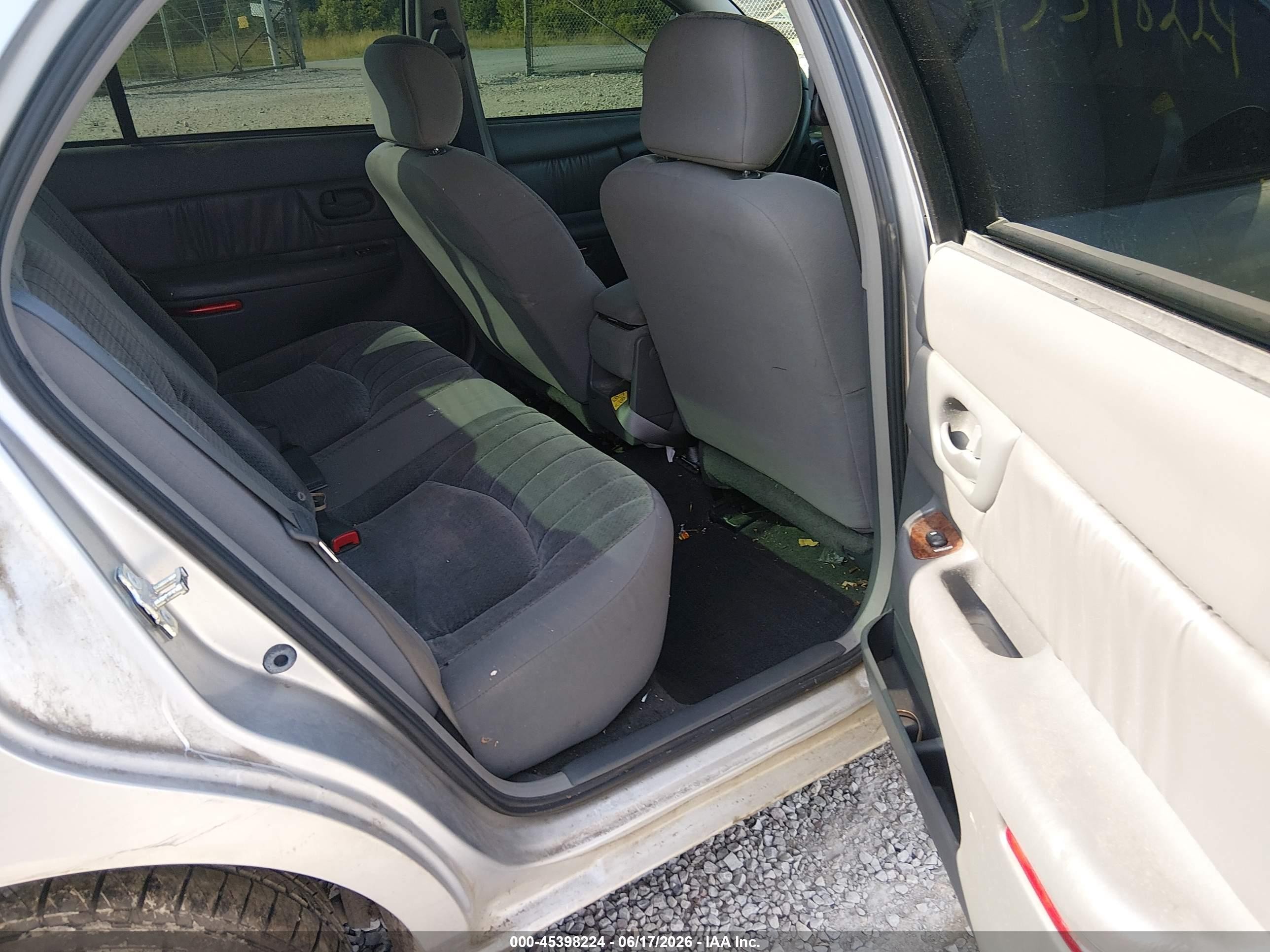2004 Buick Century   Silver vin: 2G4WS52J941305557
