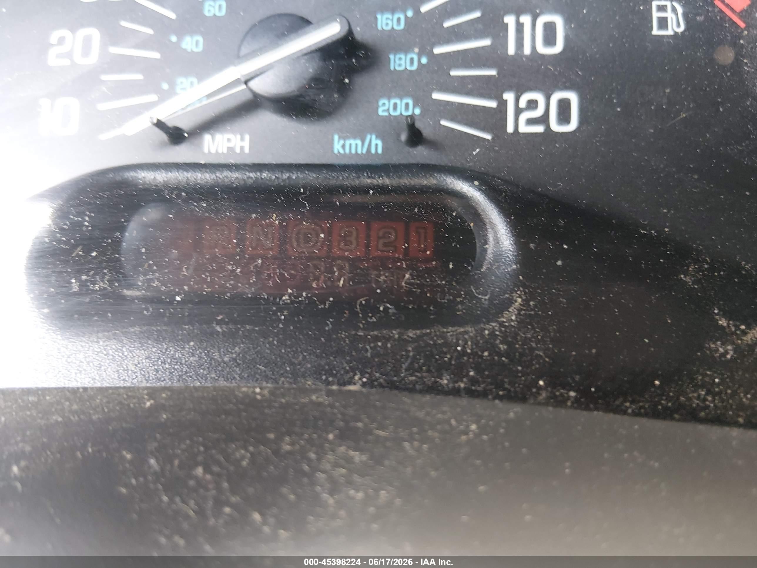 2004 Buick Century   Silver vin: 2G4WS52J941305557