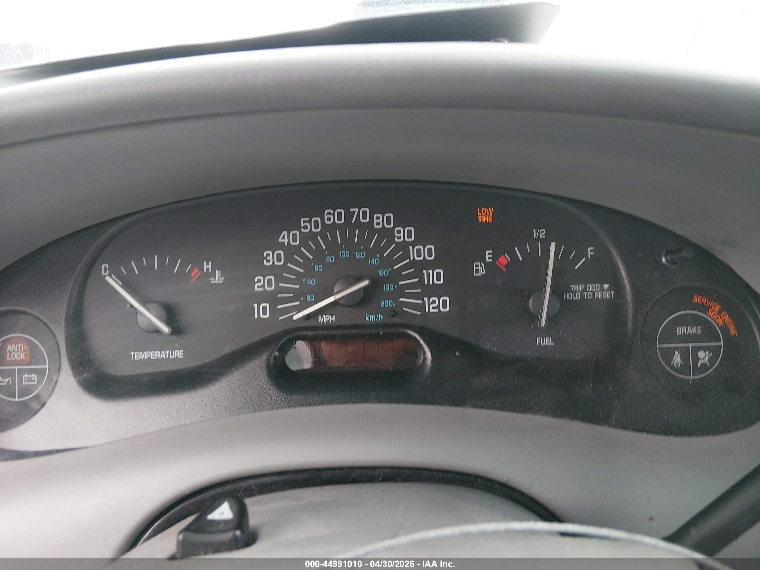 2002 Buick Century Custom Red vin: 2G4WS52JX21258021