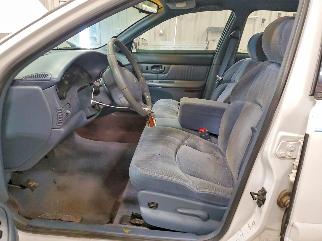 2000 Buick Century Custom White vin: 2G4WS52JXY1323961