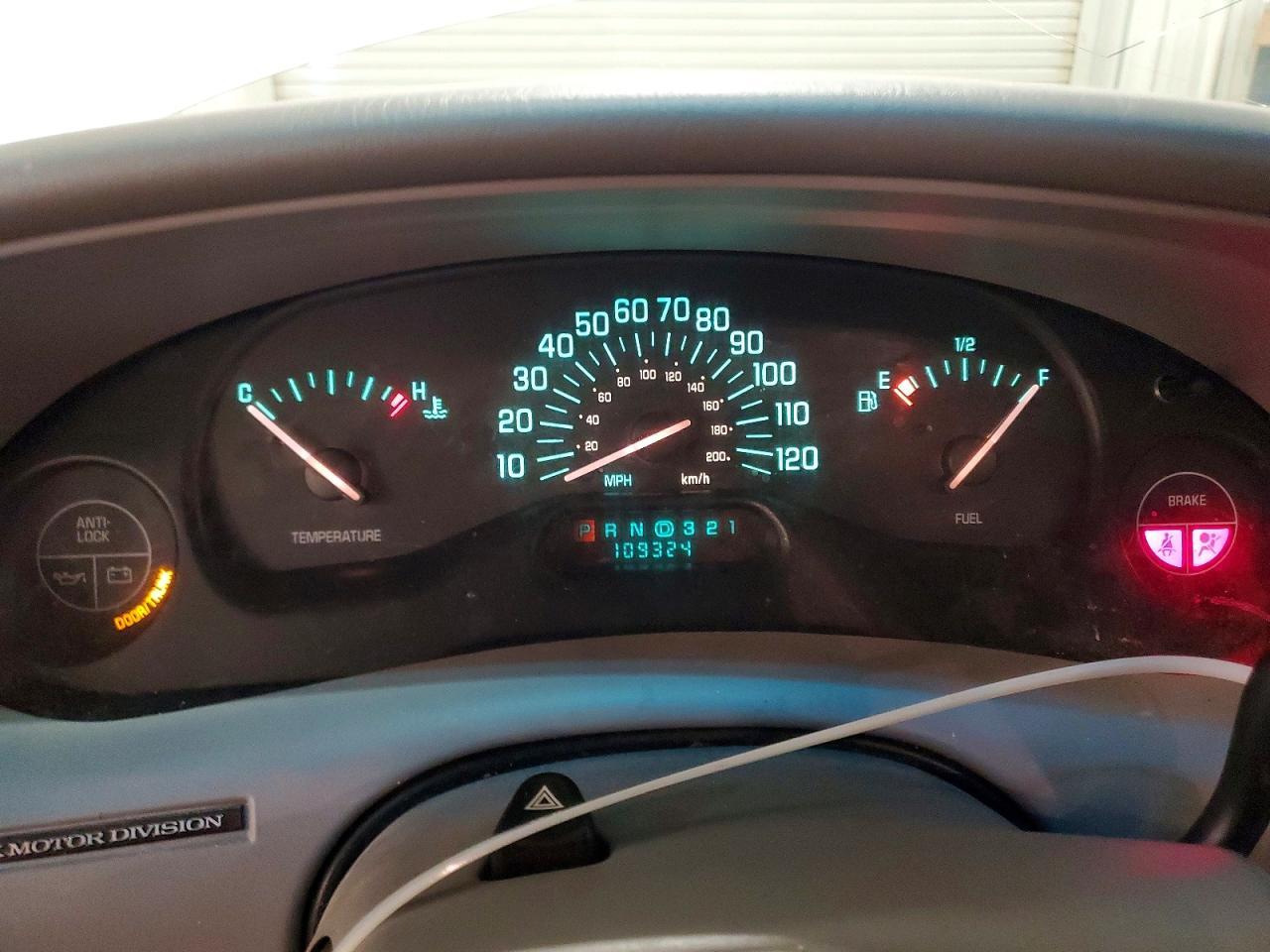 1999 Buick Century Custom White vin: 2G4WS52M5X1591745