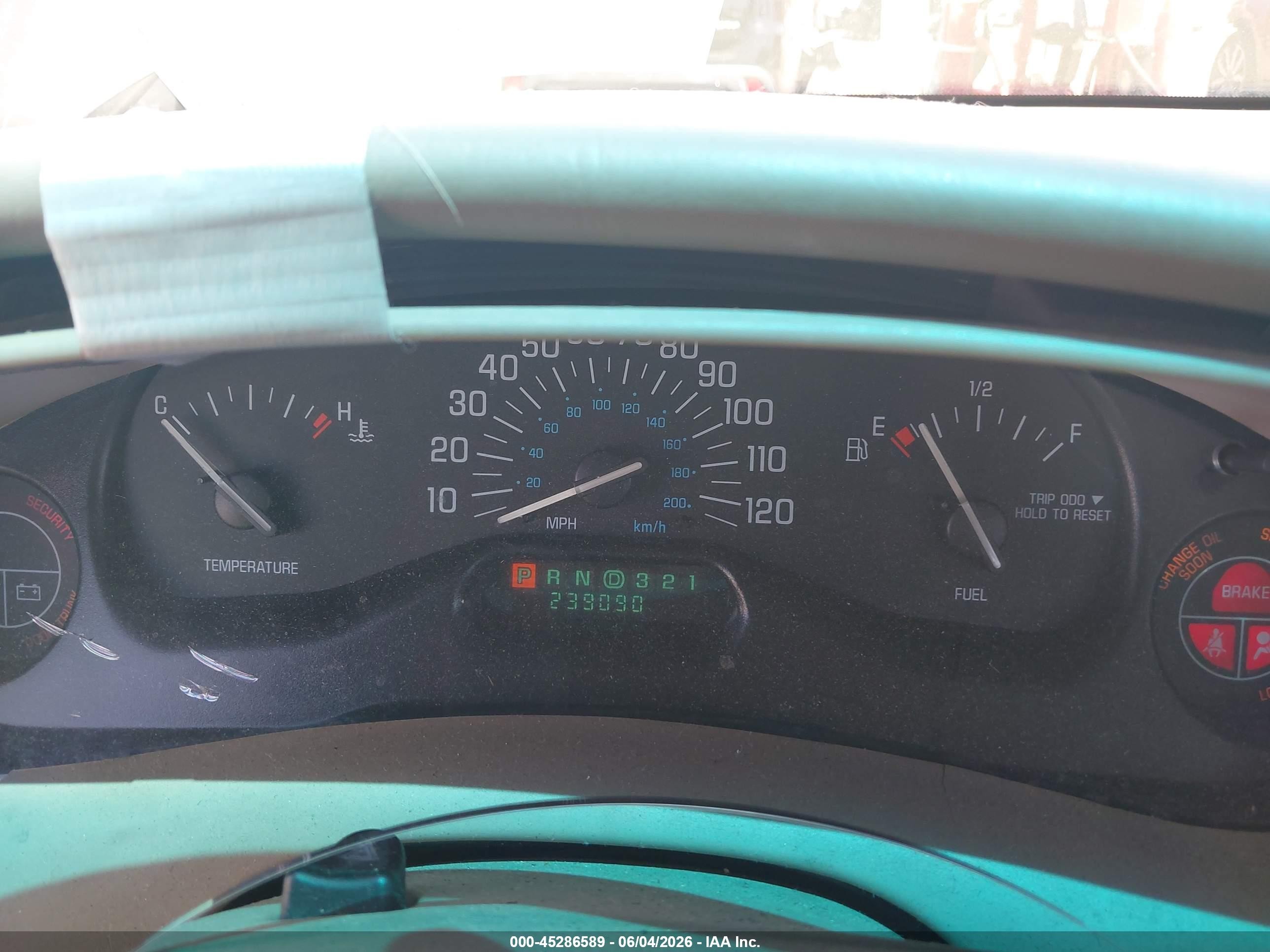 2005 Buick Century   Бежевый vin: 2G4WS55J851124348