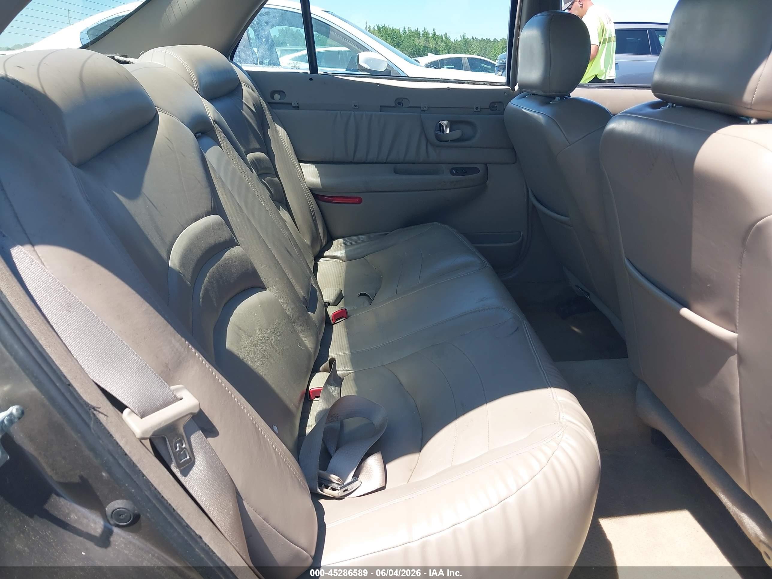 2005 Buick Century   Бежевый vin: 2G4WS55J851124348