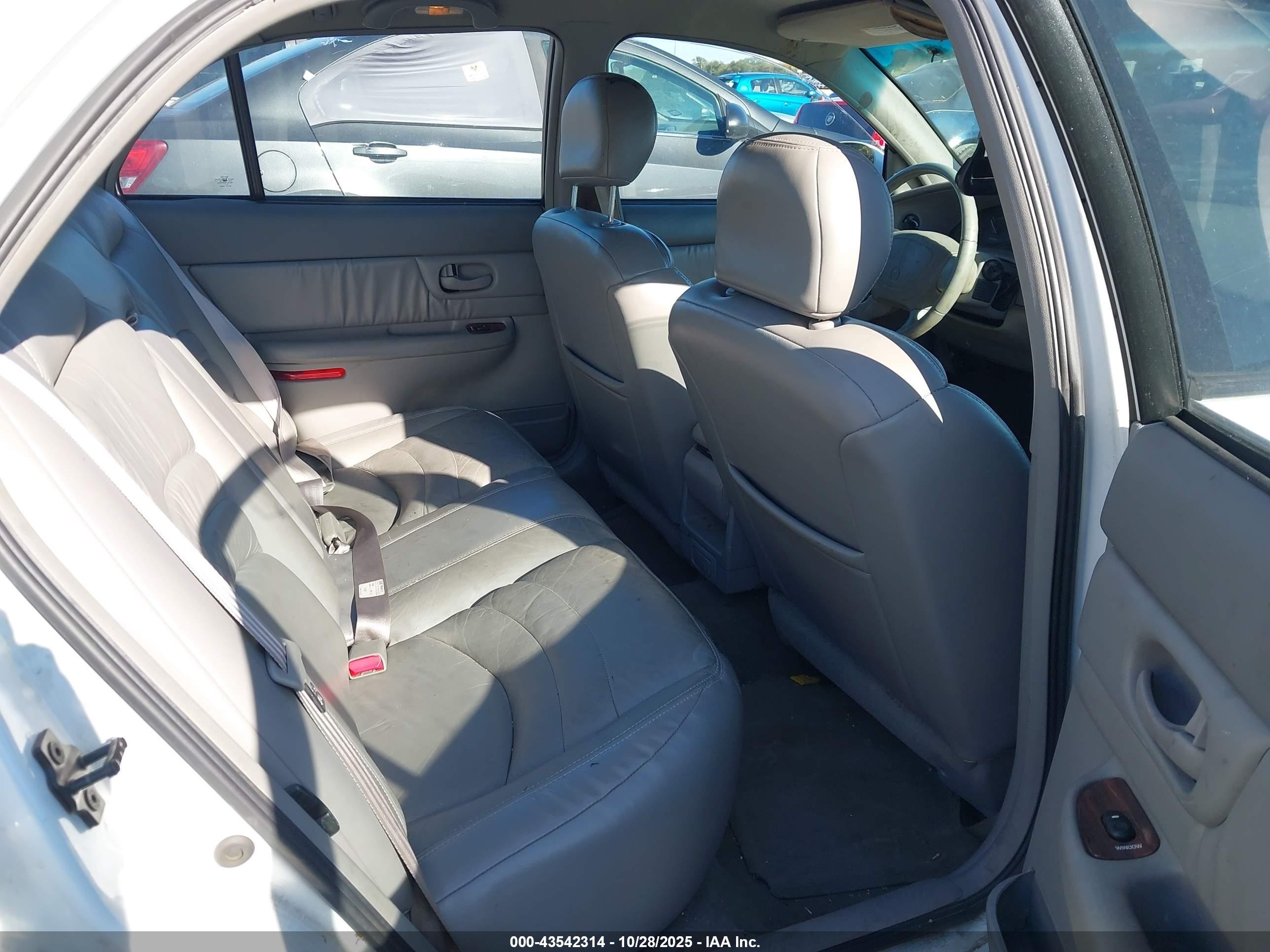 1999 Buick Century Limited White vin: 2G4WY52M1X1567568