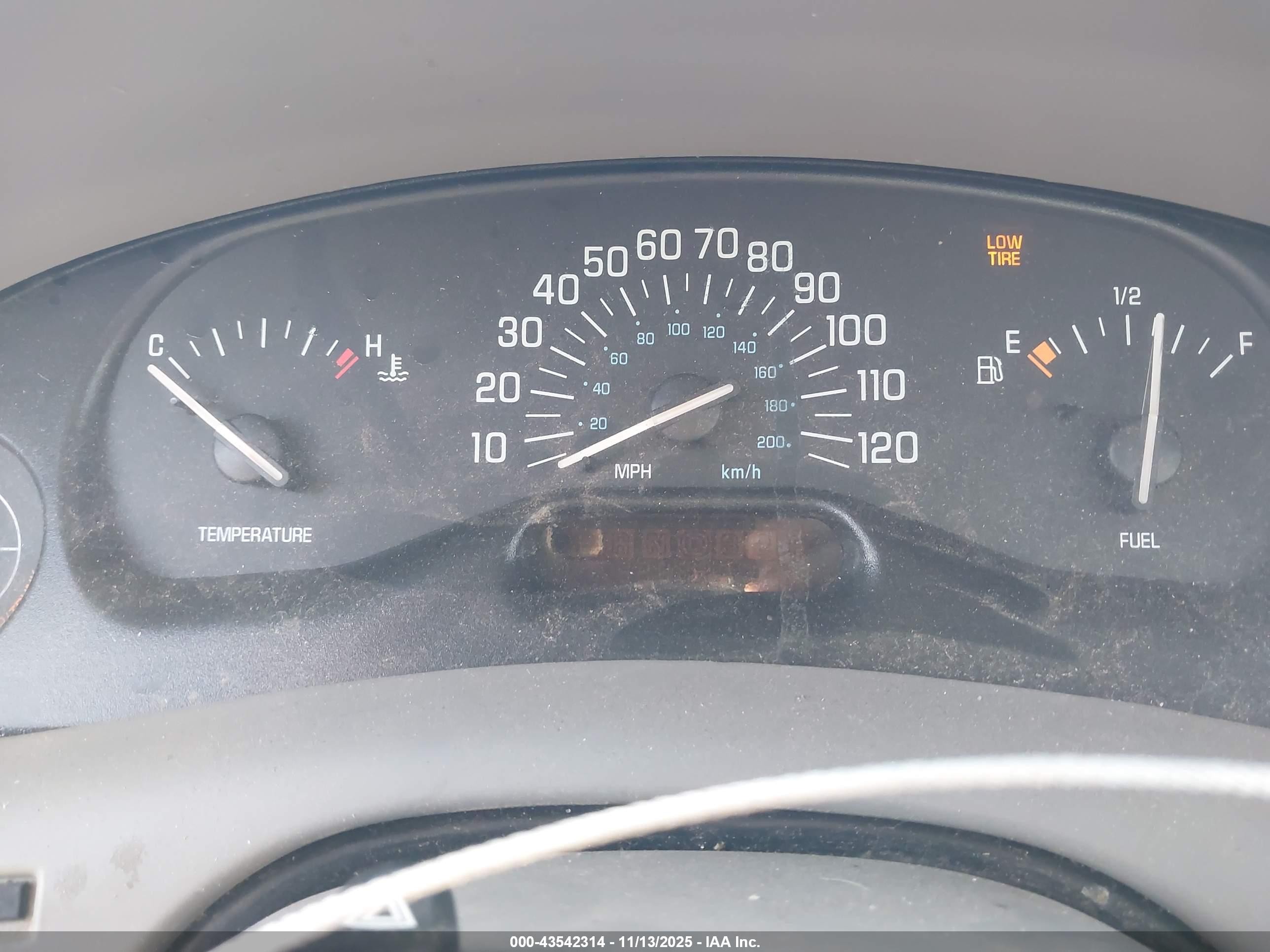 1999 Buick Century Limited White vin: 2G4WY52M1X1567568