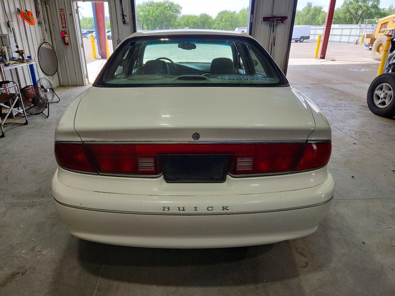 2002 Buick Century Limited White vin: 2G4WY55J021232621