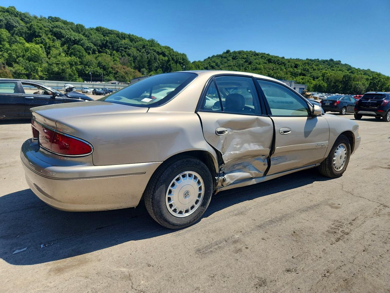 2001 Buick Century Limited Золотой vin: 2G4WY55J811174997