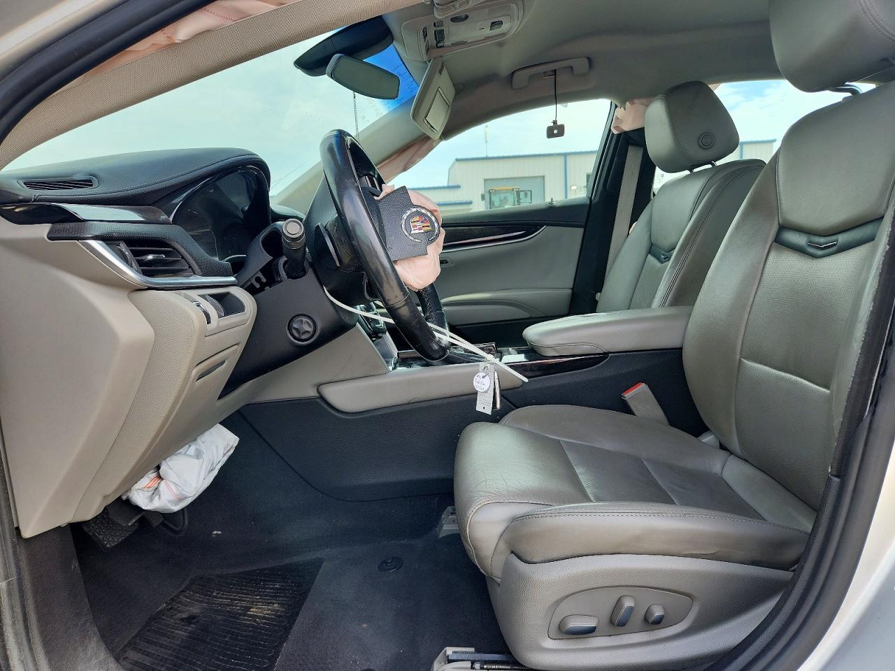 2015 Cadillac Xts Luxury Collection Серебряный vin: 2G61M5S31F9113115