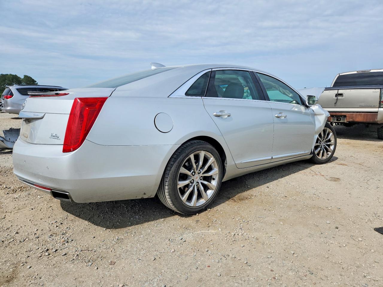 2015 Cadillac Xts Luxury Collection Серебряный vin: 2G61M5S31F9113115