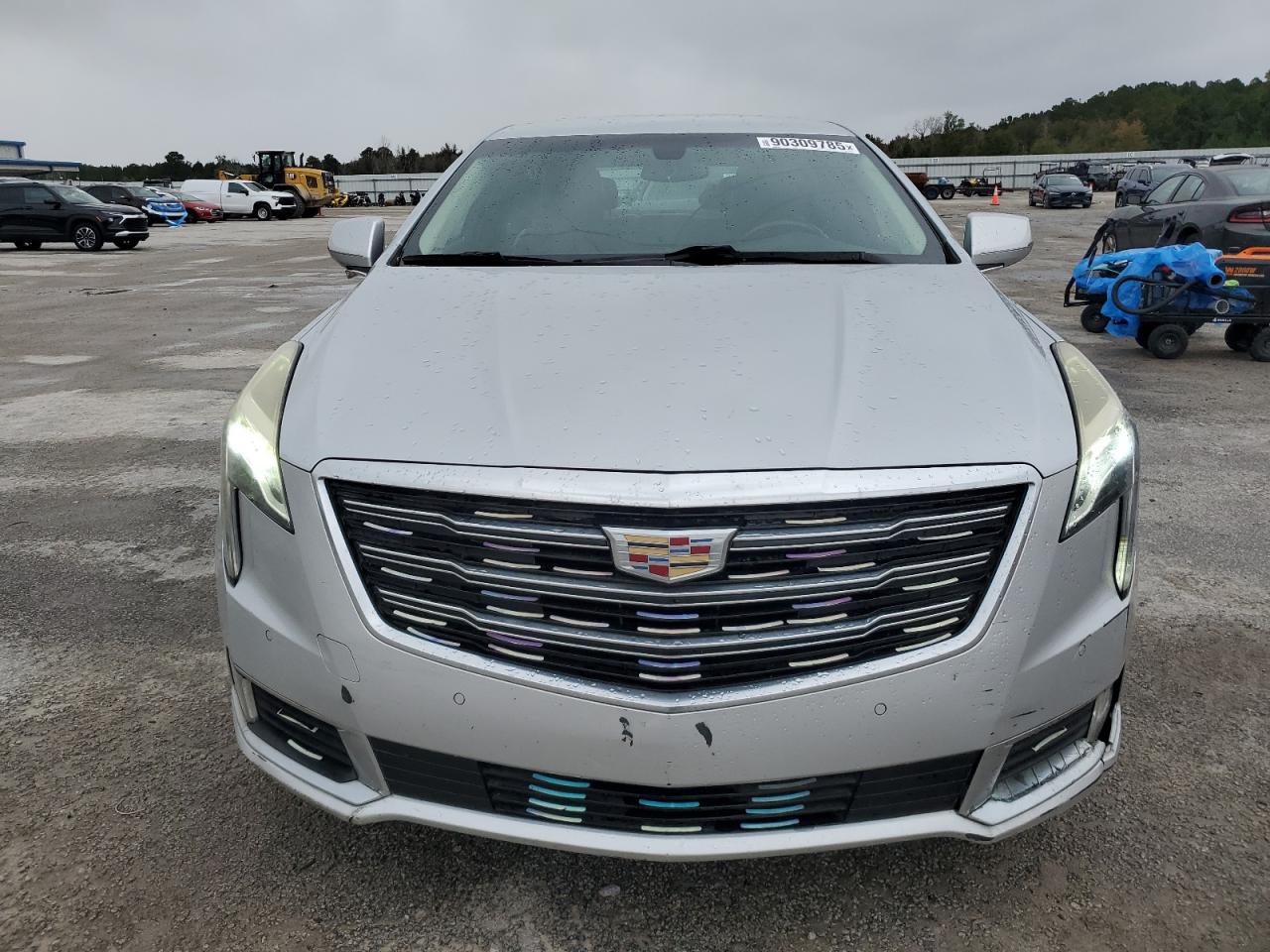 2018 Cadillac Xts Luxury Серебряный vin: 2G61M5S32J9159013