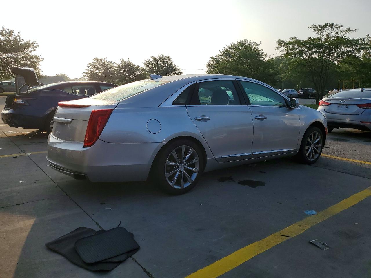 2017 Cadillac Xts Luxury Silver vin: 2G61M5S34H9143213