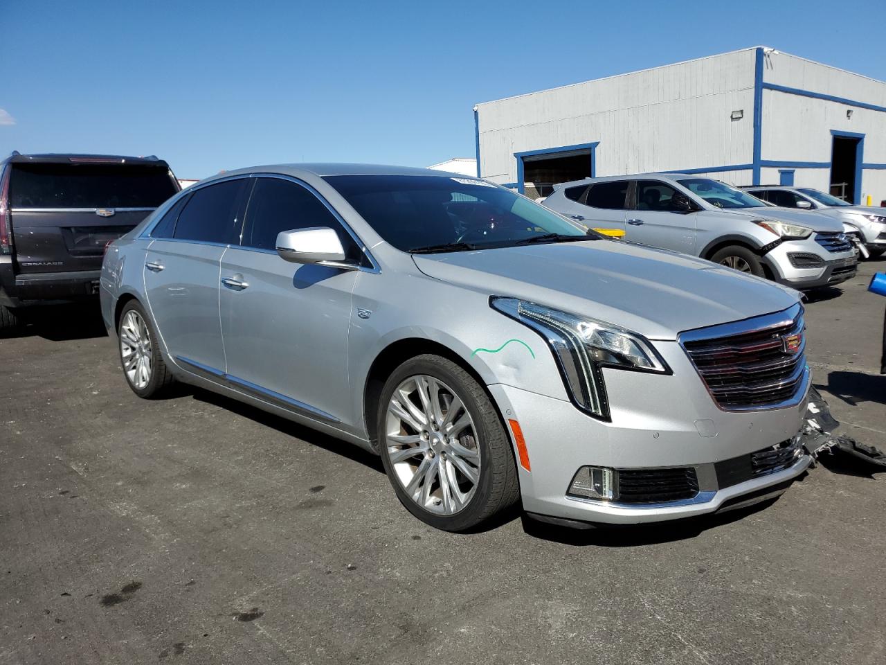 2018 Cadillac Xts Luxury Серебряный vin: 2G61M5S37J9147004