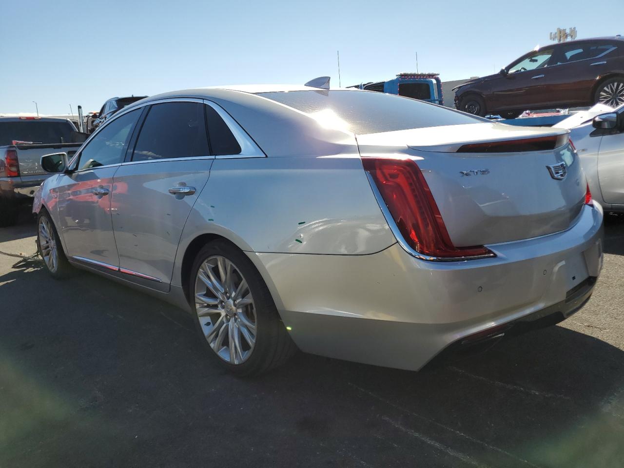 2018 Cadillac Xts Luxury Серебряный vin: 2G61M5S37J9147004