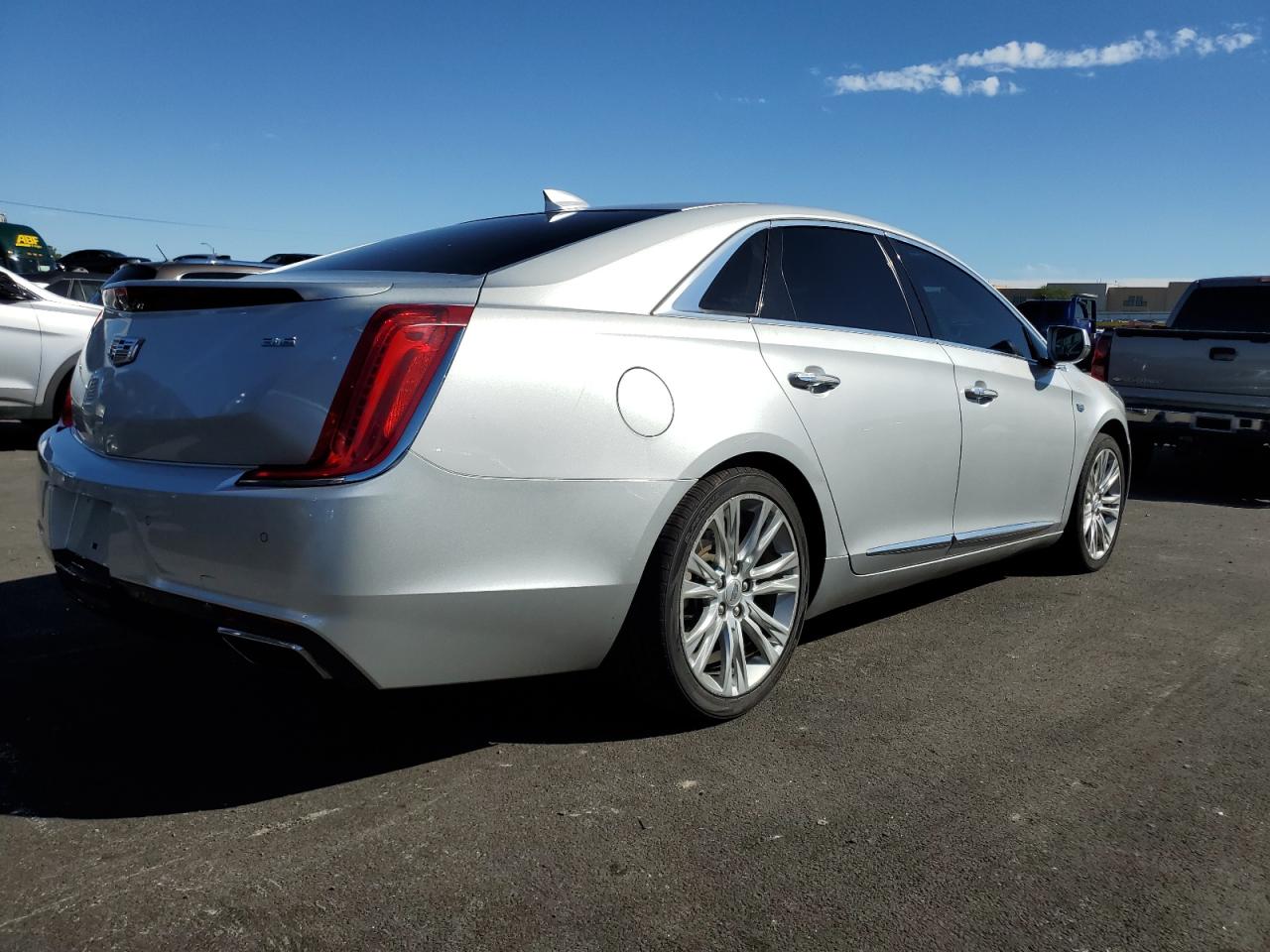 2018 Cadillac Xts Luxury Серебряный vin: 2G61M5S37J9147004