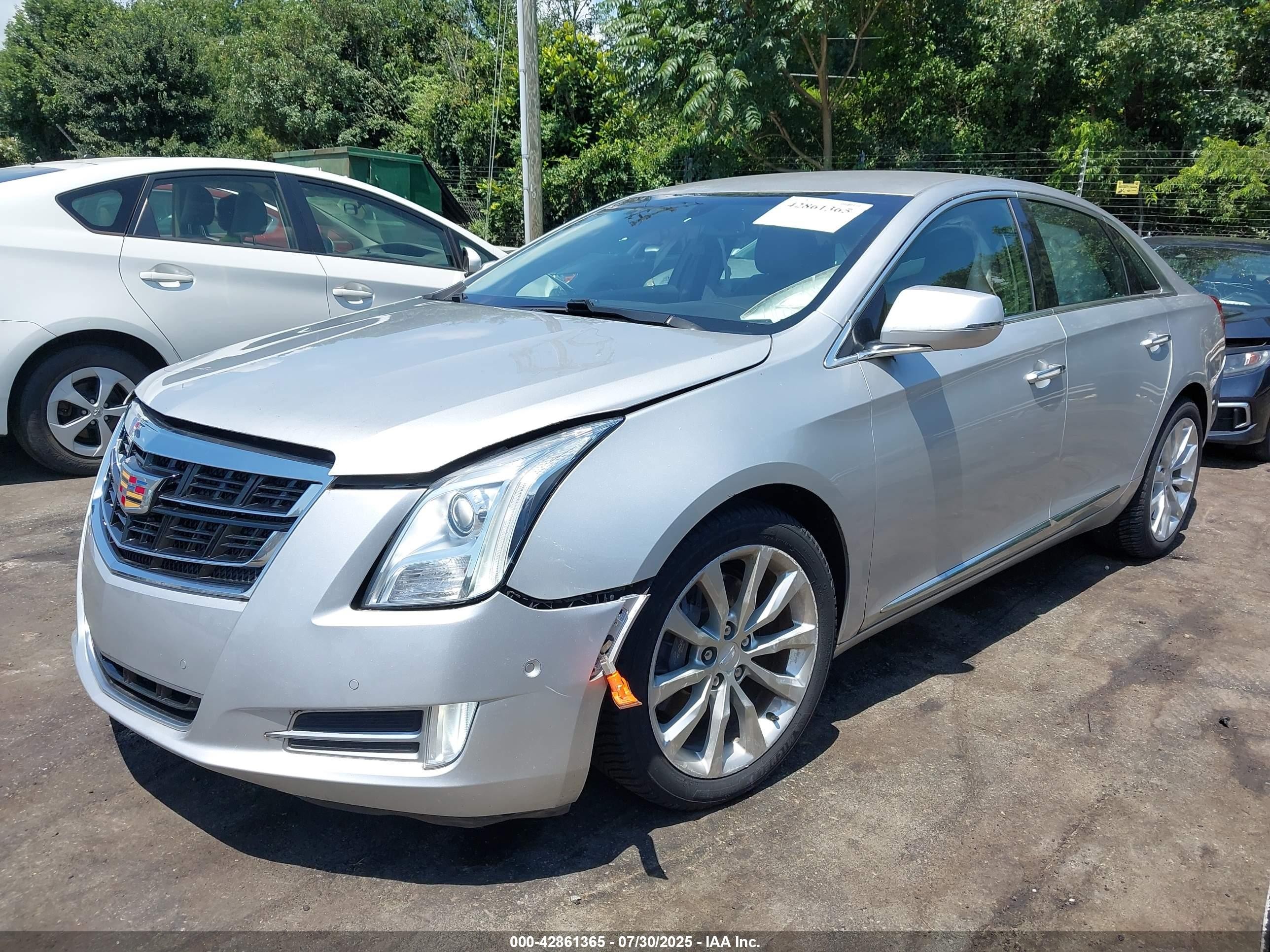 2017 Cadillac Xts Luxury Серебряный vin: 2G61M5S3XH9198863