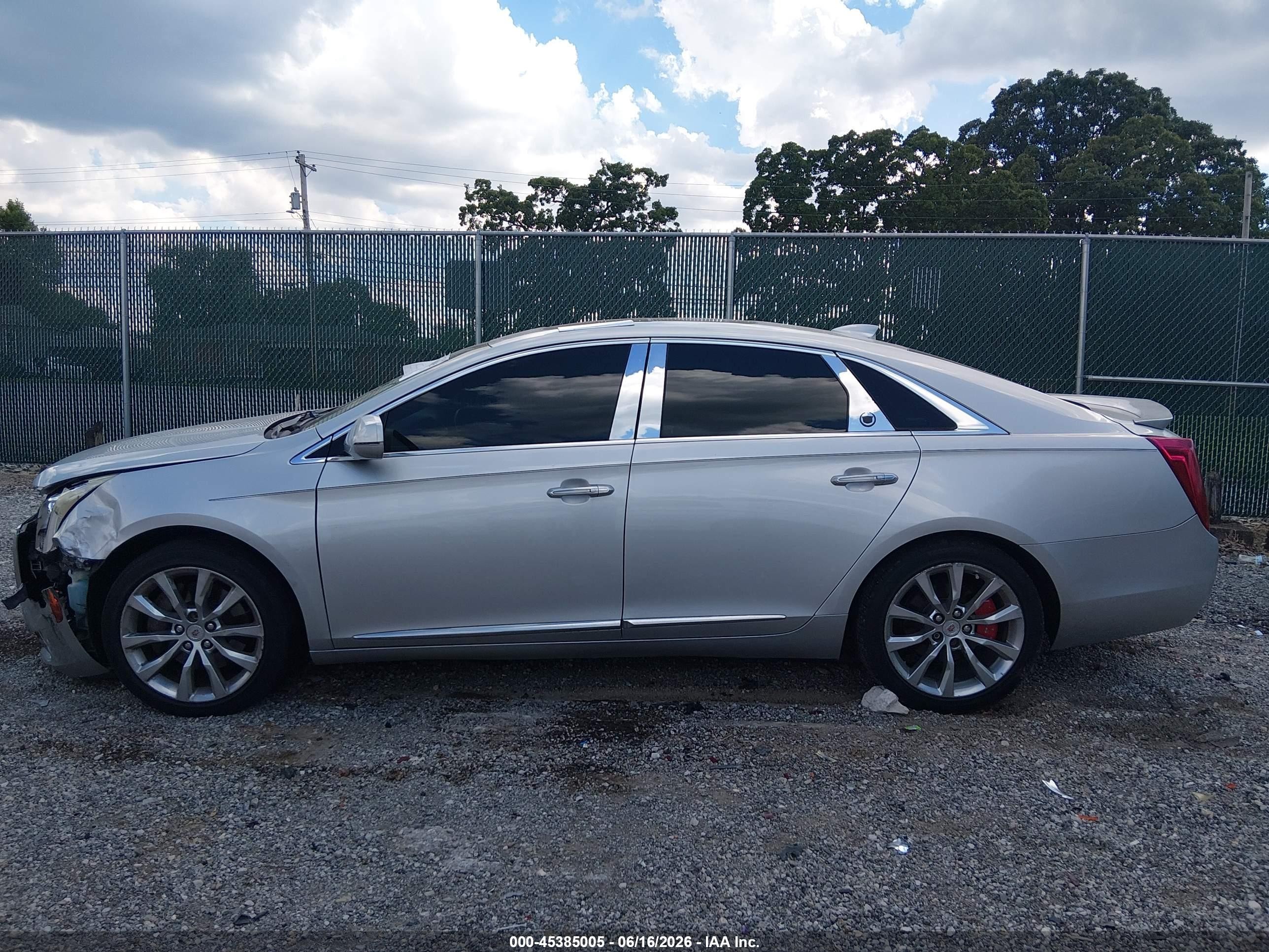 2015 Cadillac Xts Luxury Серебряный vin: 2G61N5S31F9179547