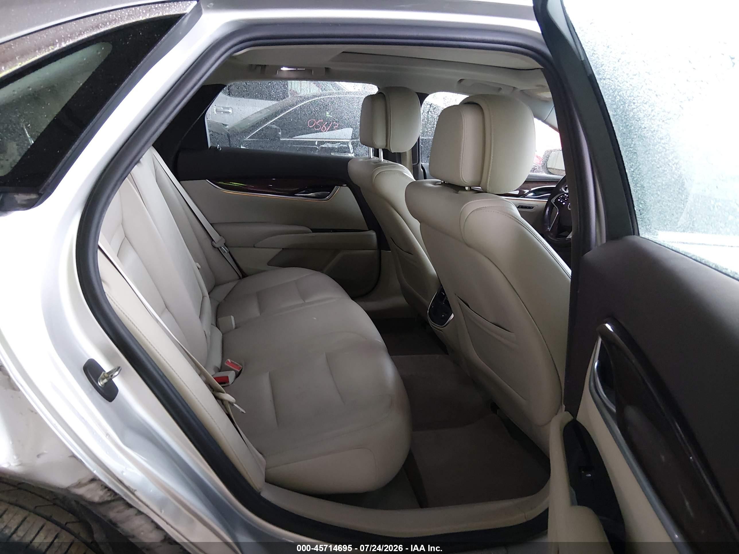 2014 Cadillac Xts Luxury Silver vin: 2G61N5S33E9150212