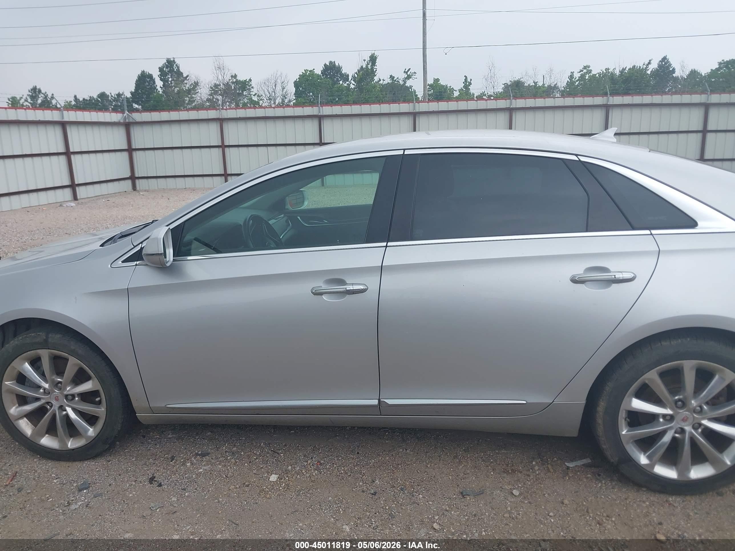 2014 Cadillac Xts Luxury Серебряный vin: 2G61N5S35E9307304