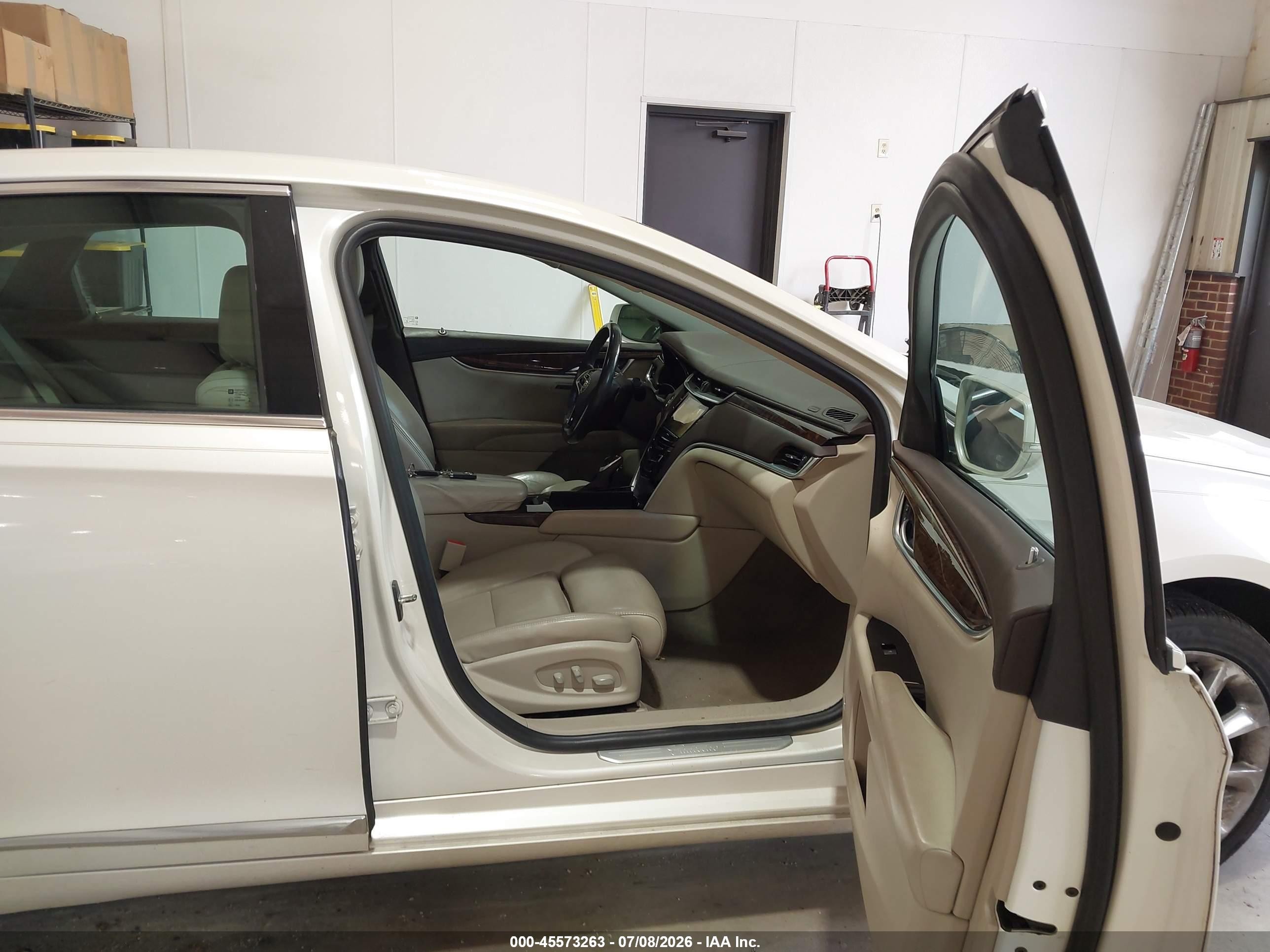 2013 Cadillac Xts Luxury White vin: 2G61P5S30D9129763