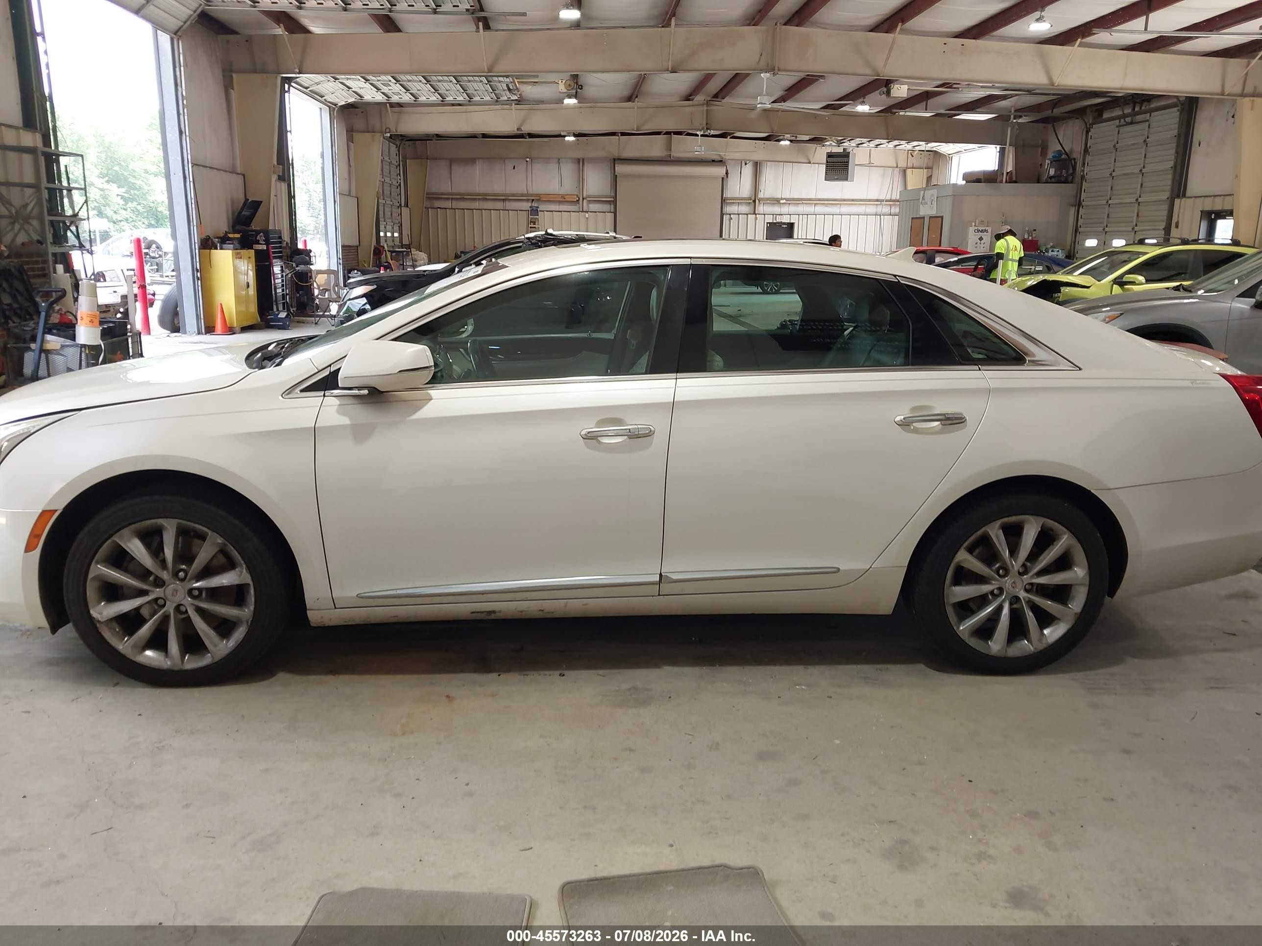 2013 Cadillac Xts Luxury White vin: 2G61P5S30D9129763
