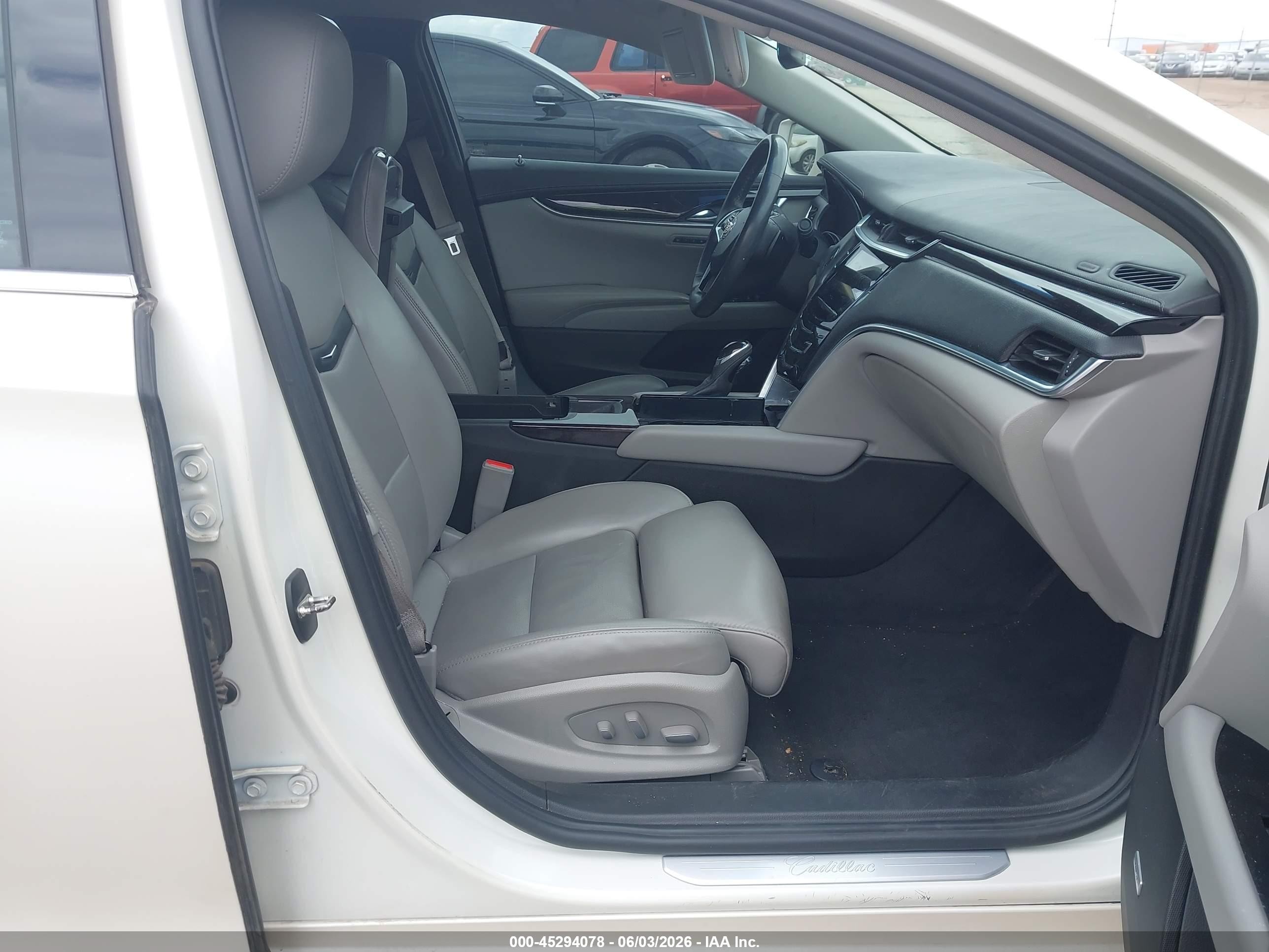 2014 Cadillac Xts Premium White vin: 2G61P5S30E9167107