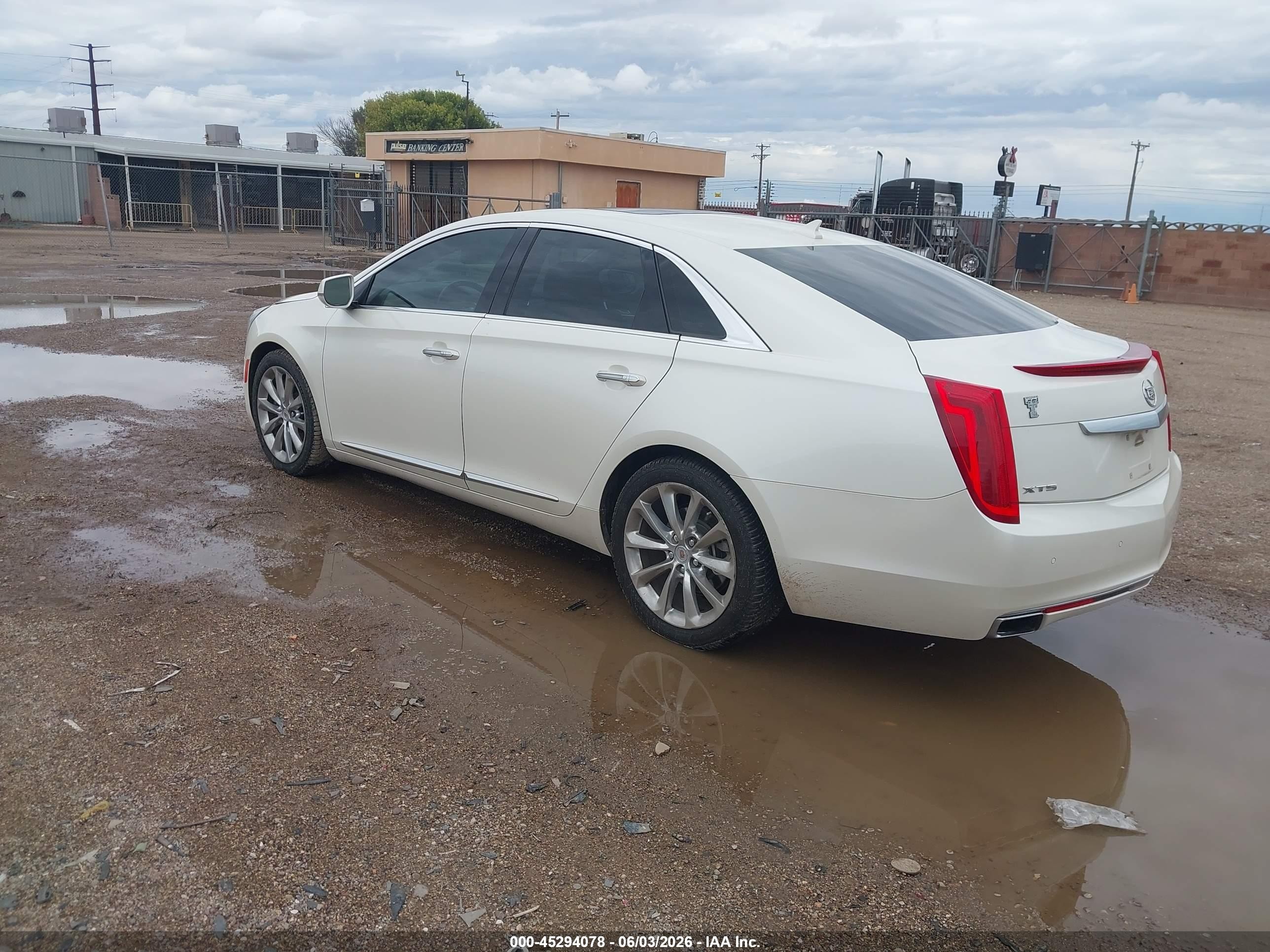 2014 Cadillac Xts Premium White vin: 2G61P5S30E9167107