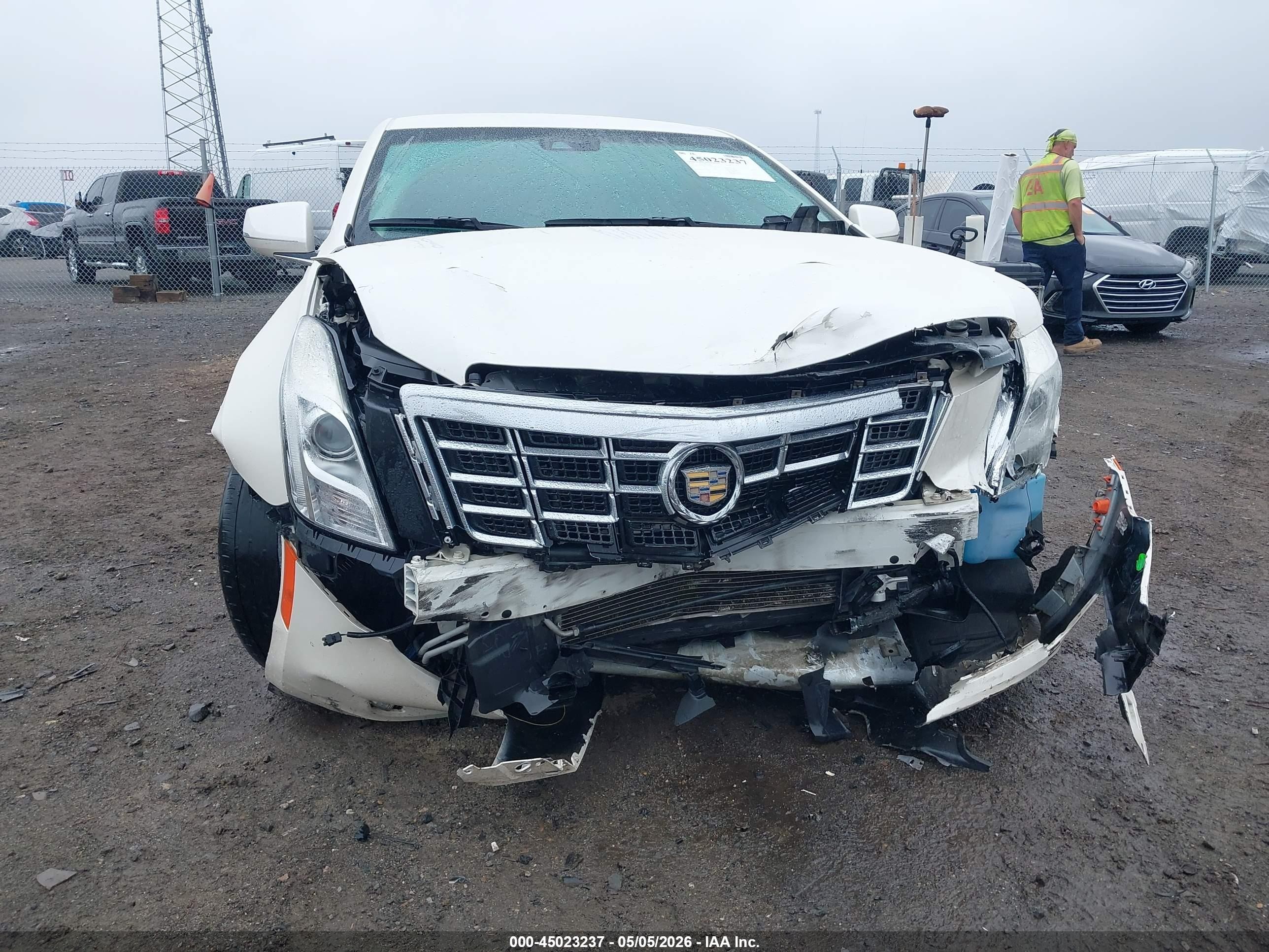 2013 Cadillac Xts Luxury Белый vin: 2G61P5S32D9217908