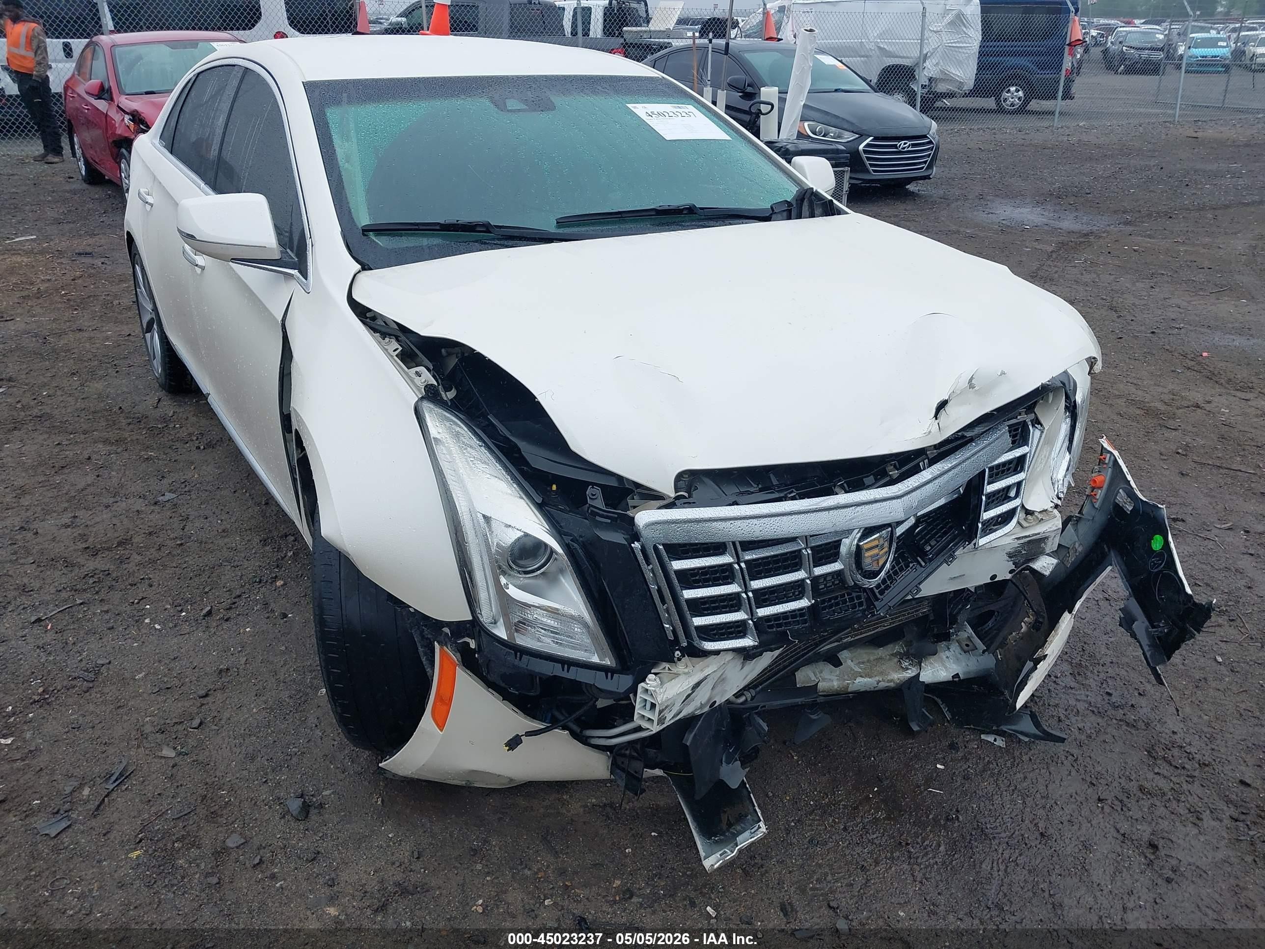 2013 Cadillac Xts Luxury Белый vin: 2G61P5S32D9217908