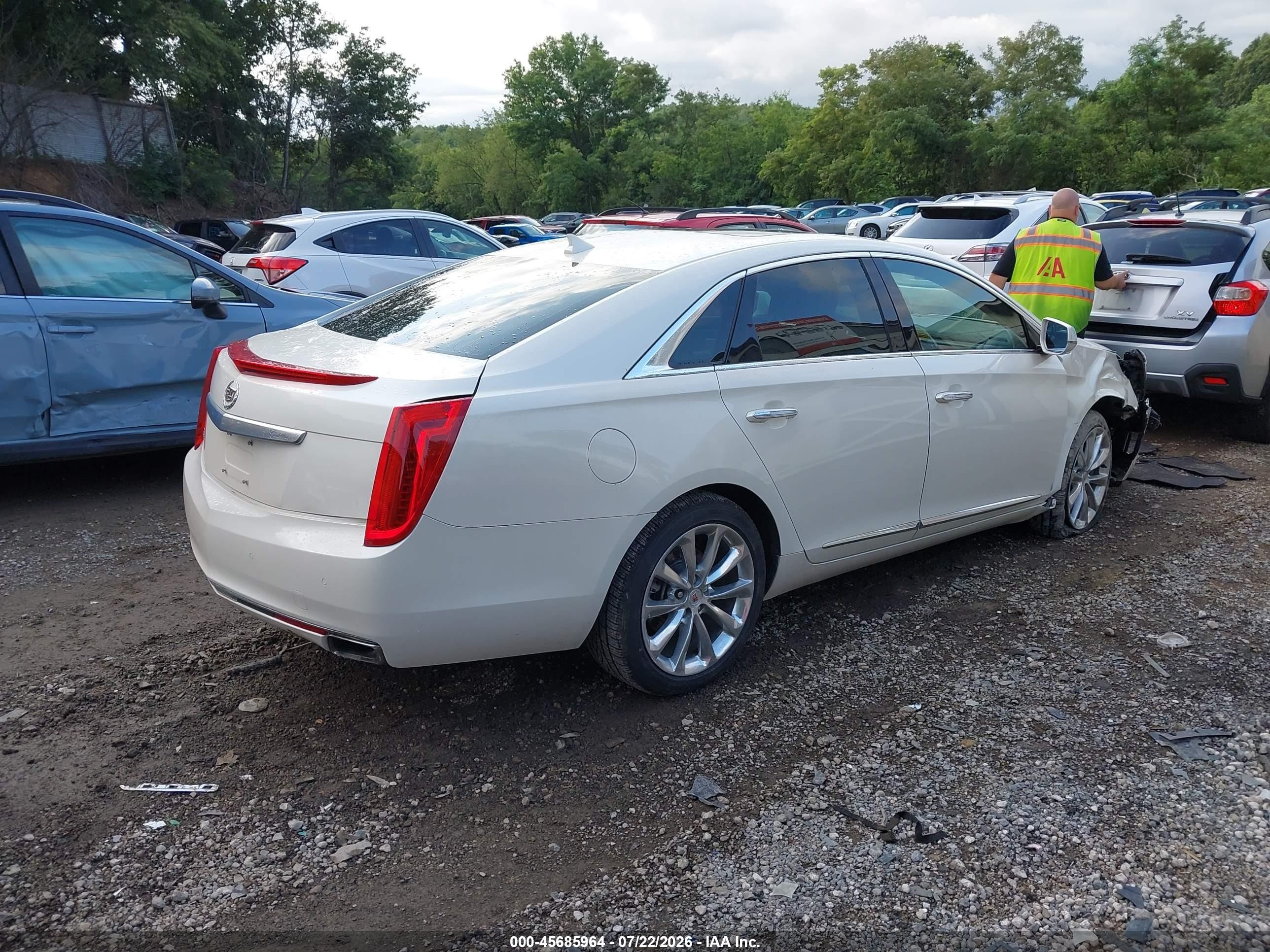 2013 Cadillac Xts Luxury White vin: 2G61P5S38D9113861
