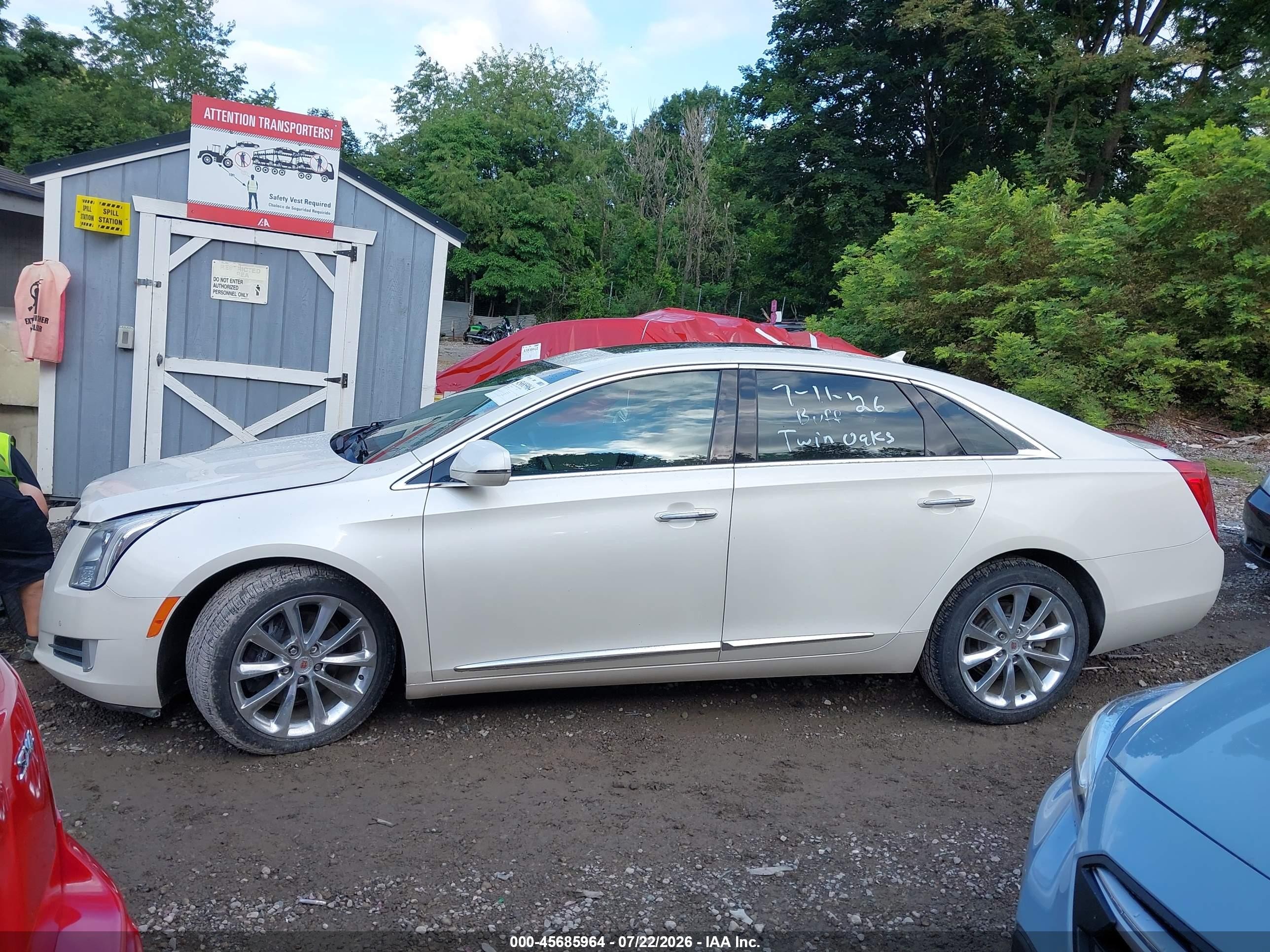 2013 Cadillac Xts Luxury White vin: 2G61P5S38D9113861