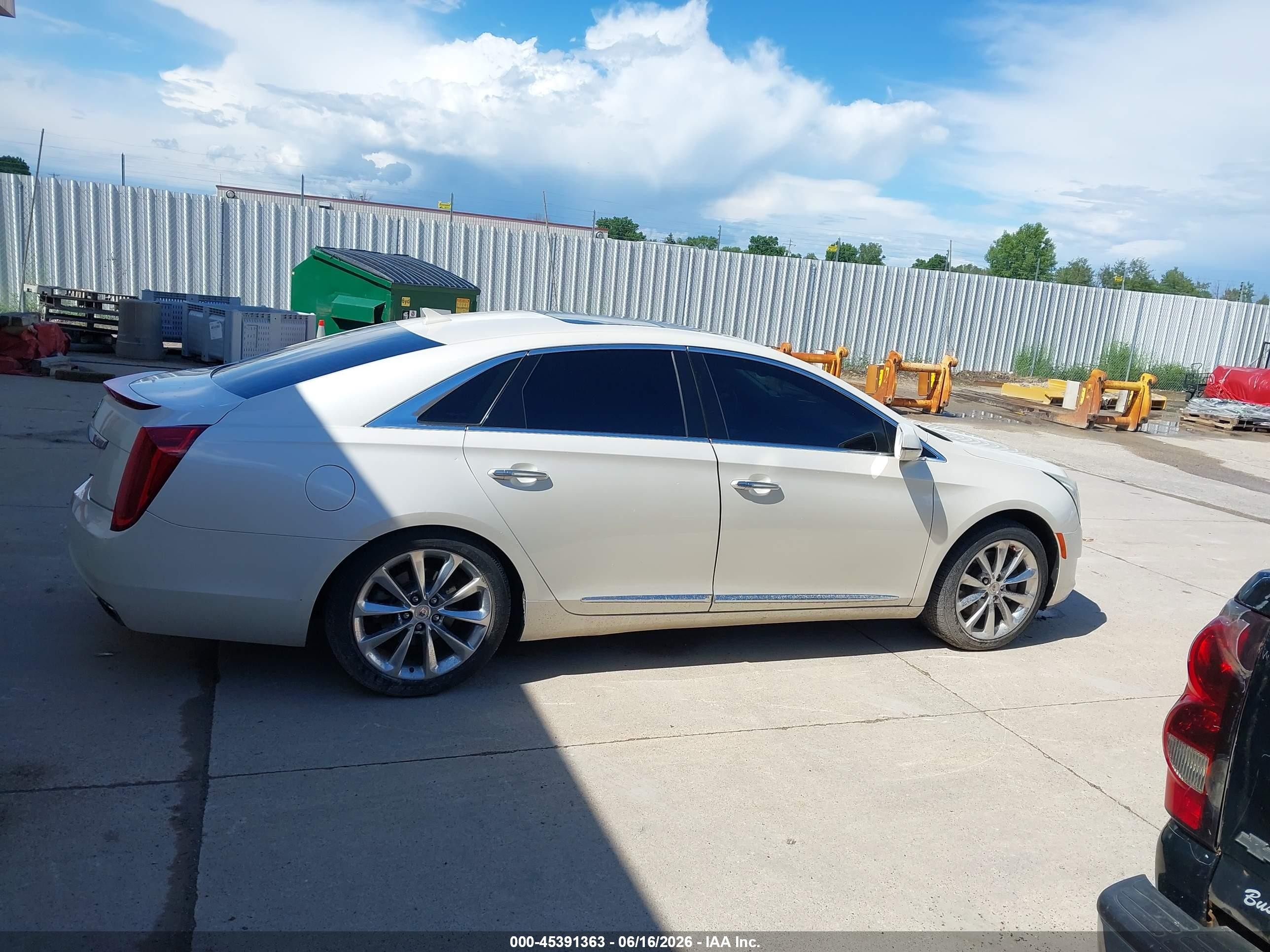 2013 Cadillac Xts Luxury White vin: 2G61P5S39D9103842