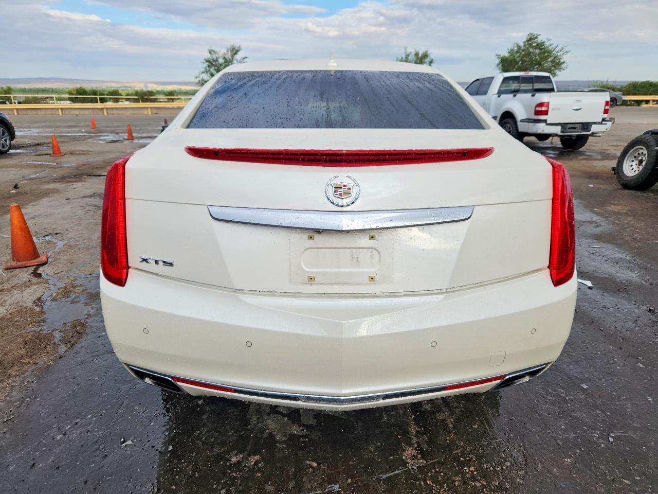 2013 Cadillac Xts Luxury Collection White vin: 2G61P5S39D9174703