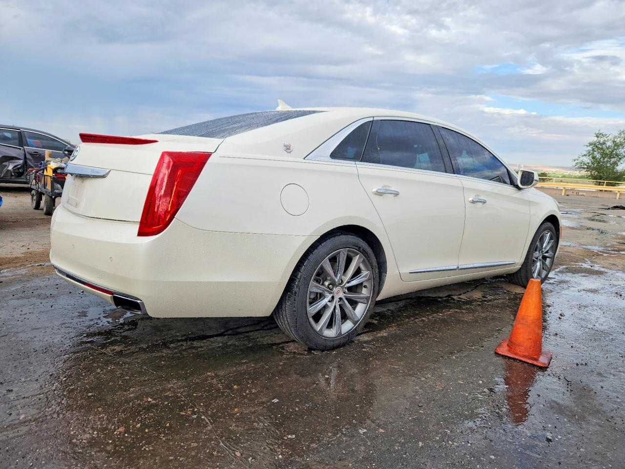 2013 Cadillac Xts Luxury Collection White vin: 2G61P5S39D9174703