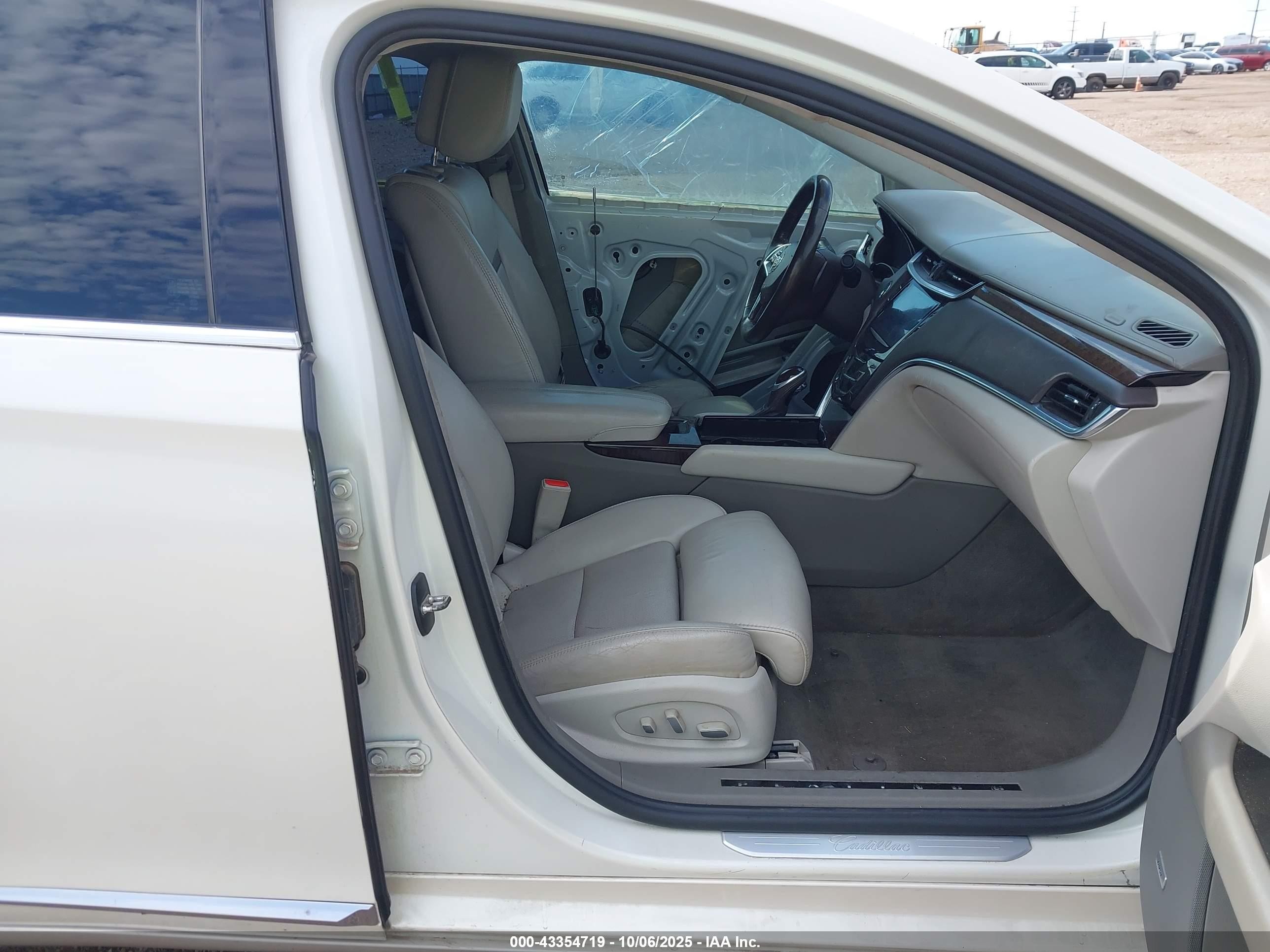 2014 Cadillac Xts Platinum Бежевый vin: 2G61S5S33E9138988