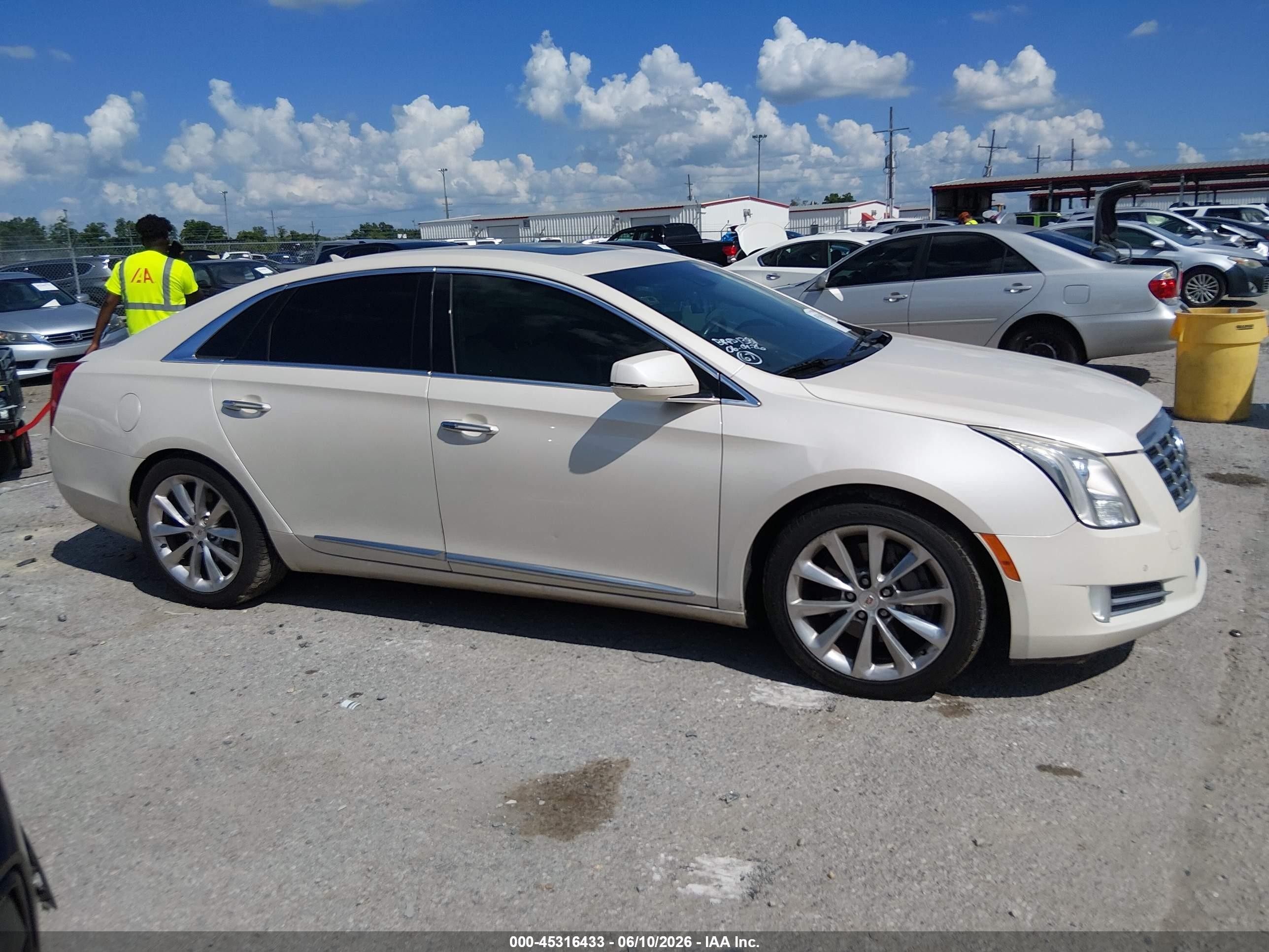 2013 Cadillac Xts Premium Cream vin: 2G61S5S38D9100929