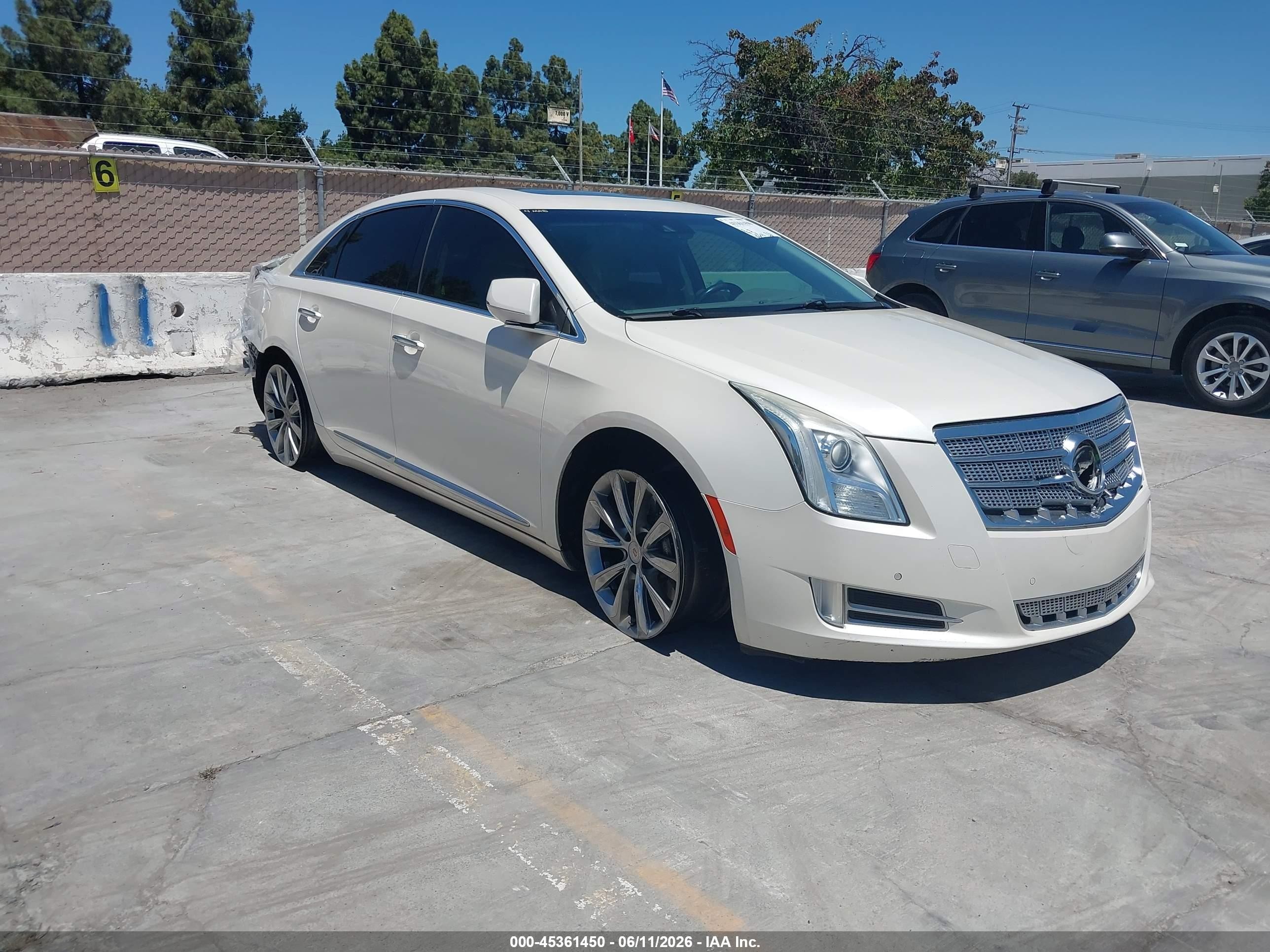 2013 Cadillac Xts Platinum White vin: 2G61U5S30D9199496