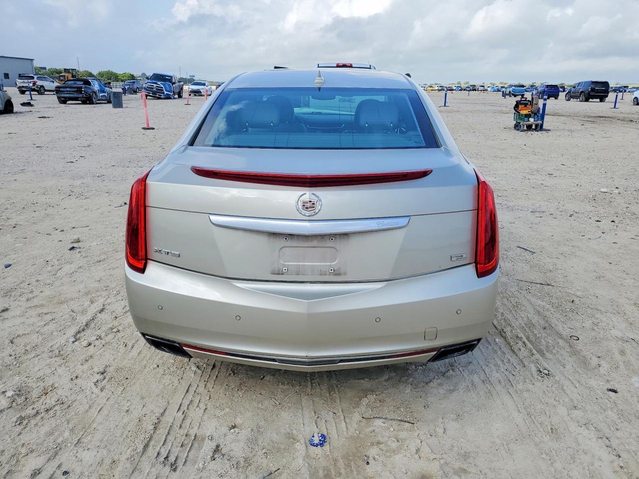 2013 Cadillac Xts Platinum Gold vin: 2G61U5S35D9172584
