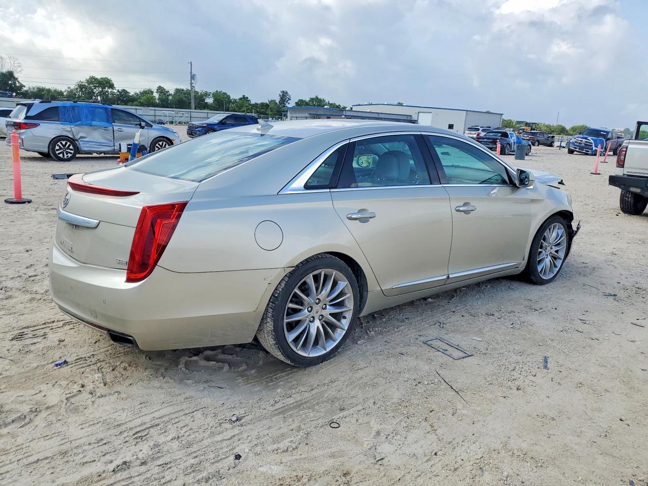 2013 Cadillac Xts Platinum Gold vin: 2G61U5S35D9172584