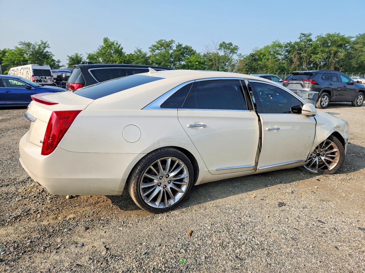 2013 Cadillac Xts Platinum White vin: 2G61V5S30D9224975