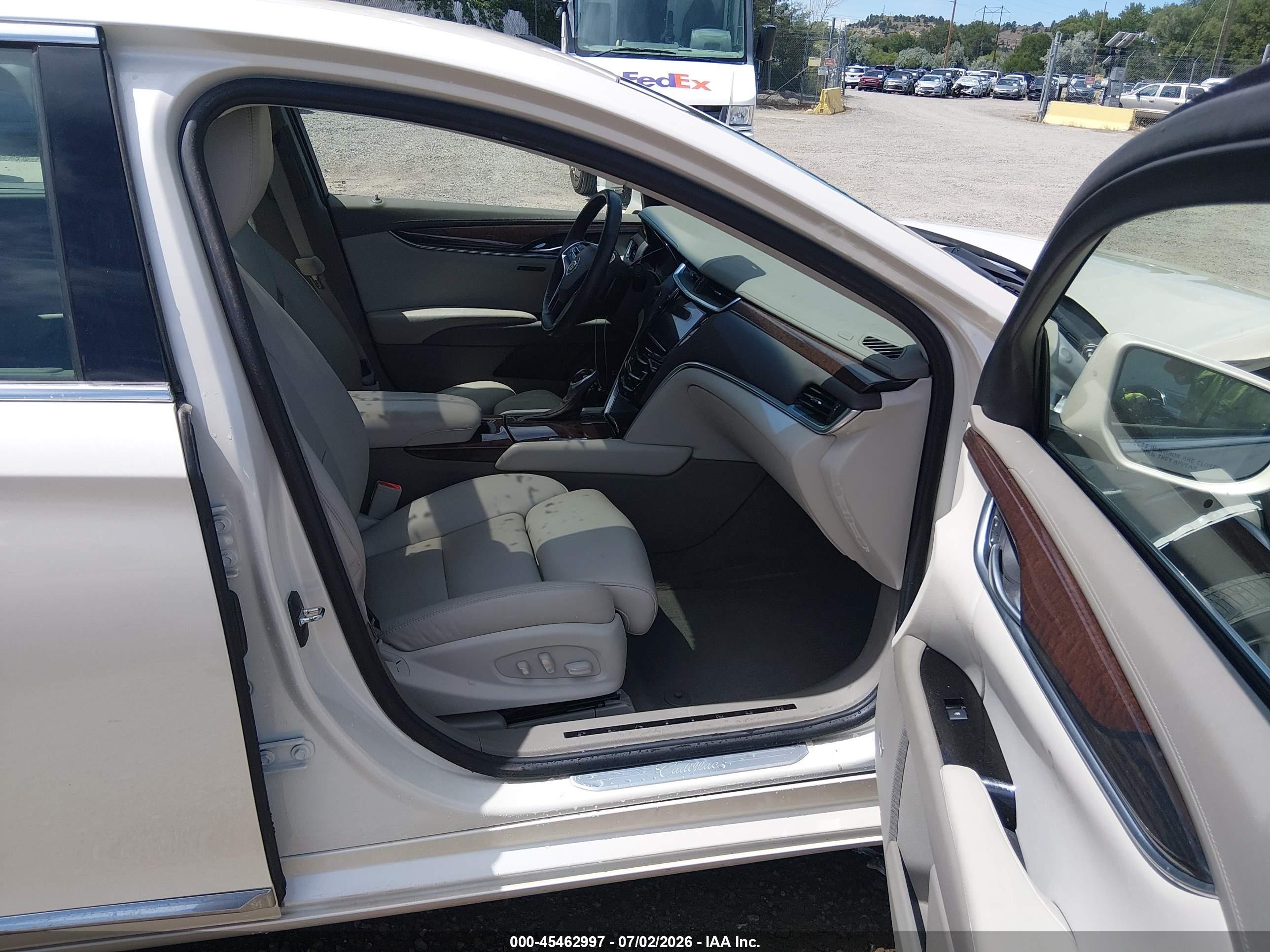2013 Cadillac Xts Platinum White vin: 2G61V5S32D9199089