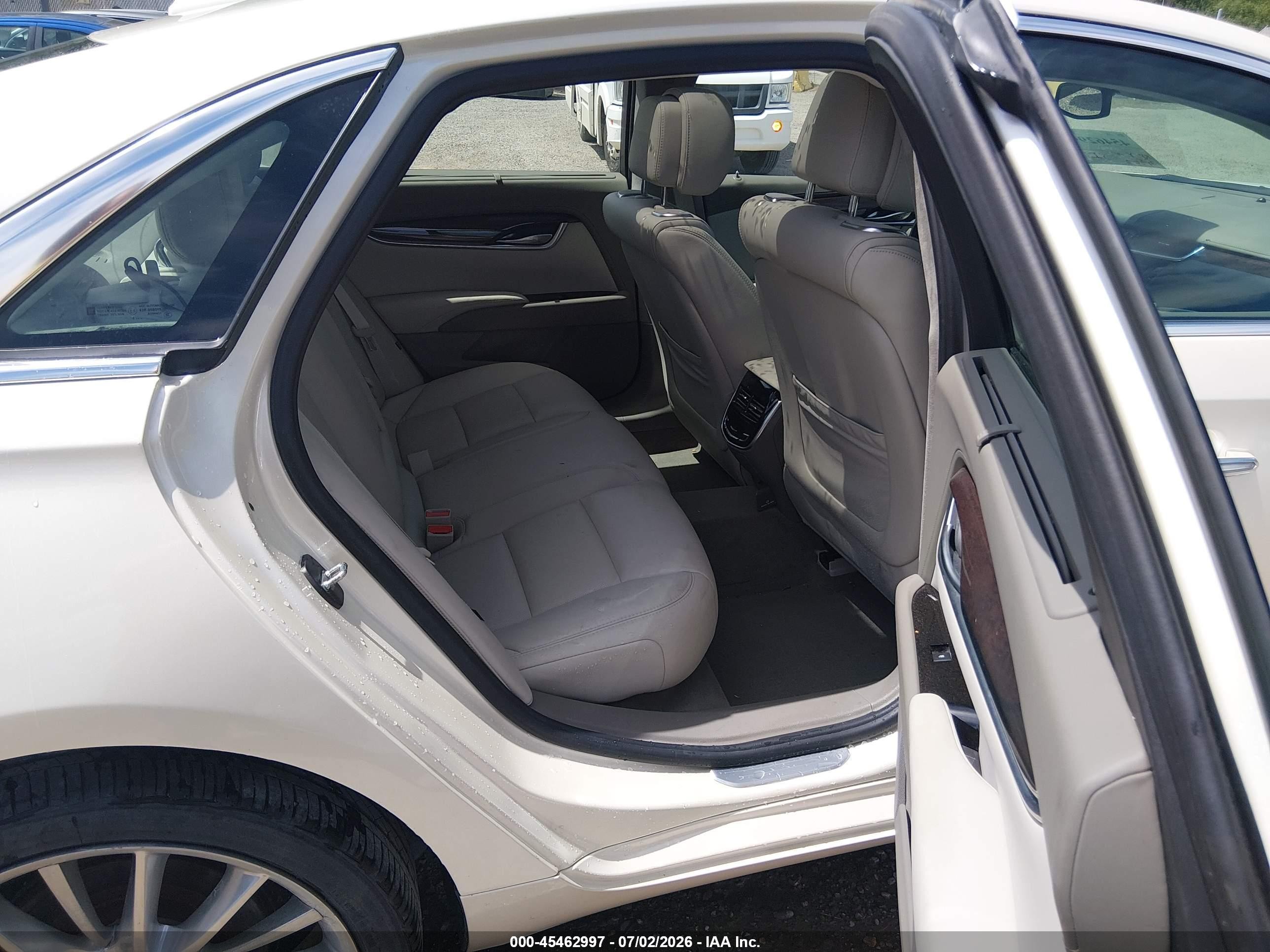 2013 Cadillac Xts Platinum White vin: 2G61V5S32D9199089