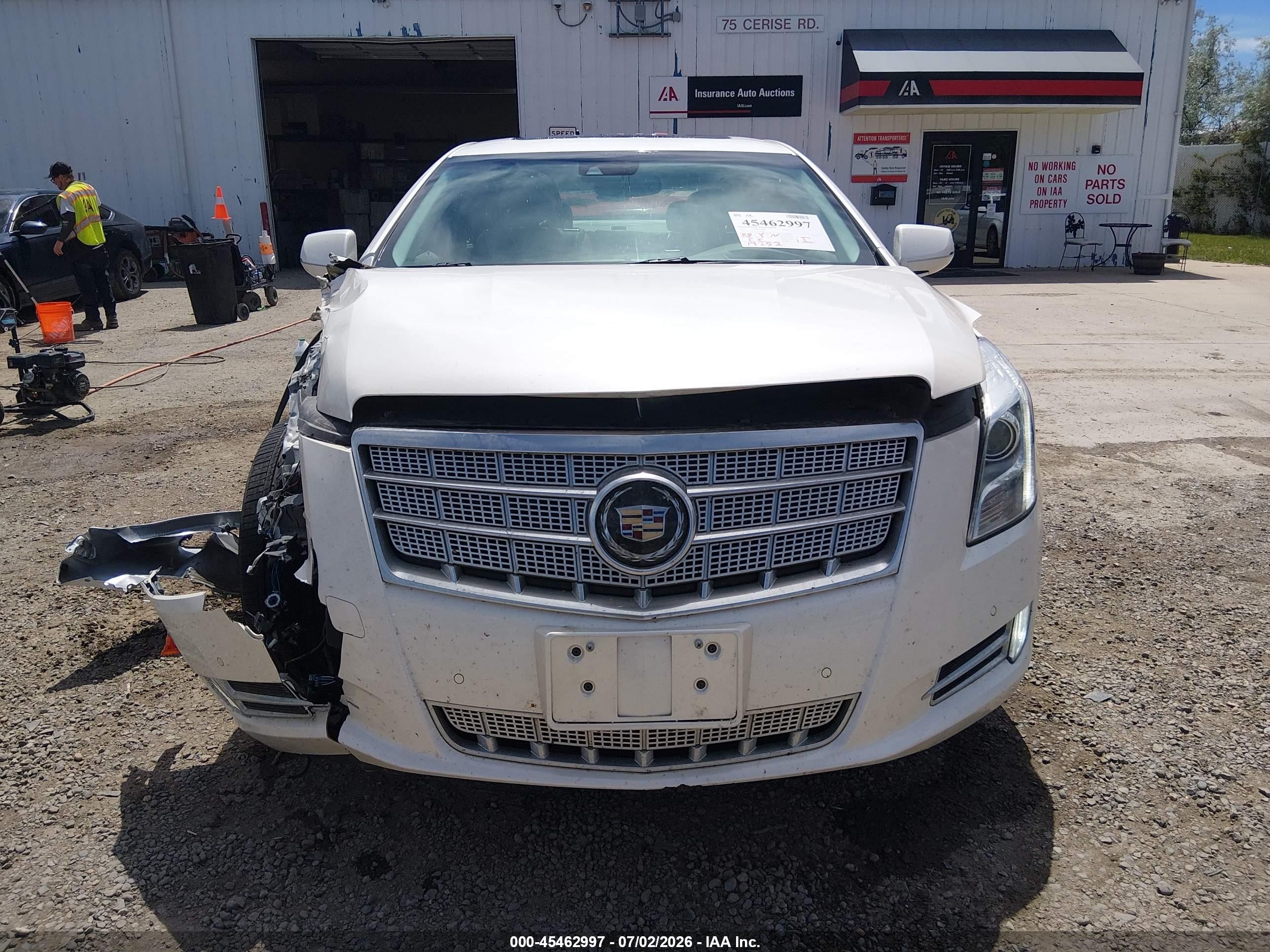 2013 Cadillac Xts Platinum White vin: 2G61V5S32D9199089