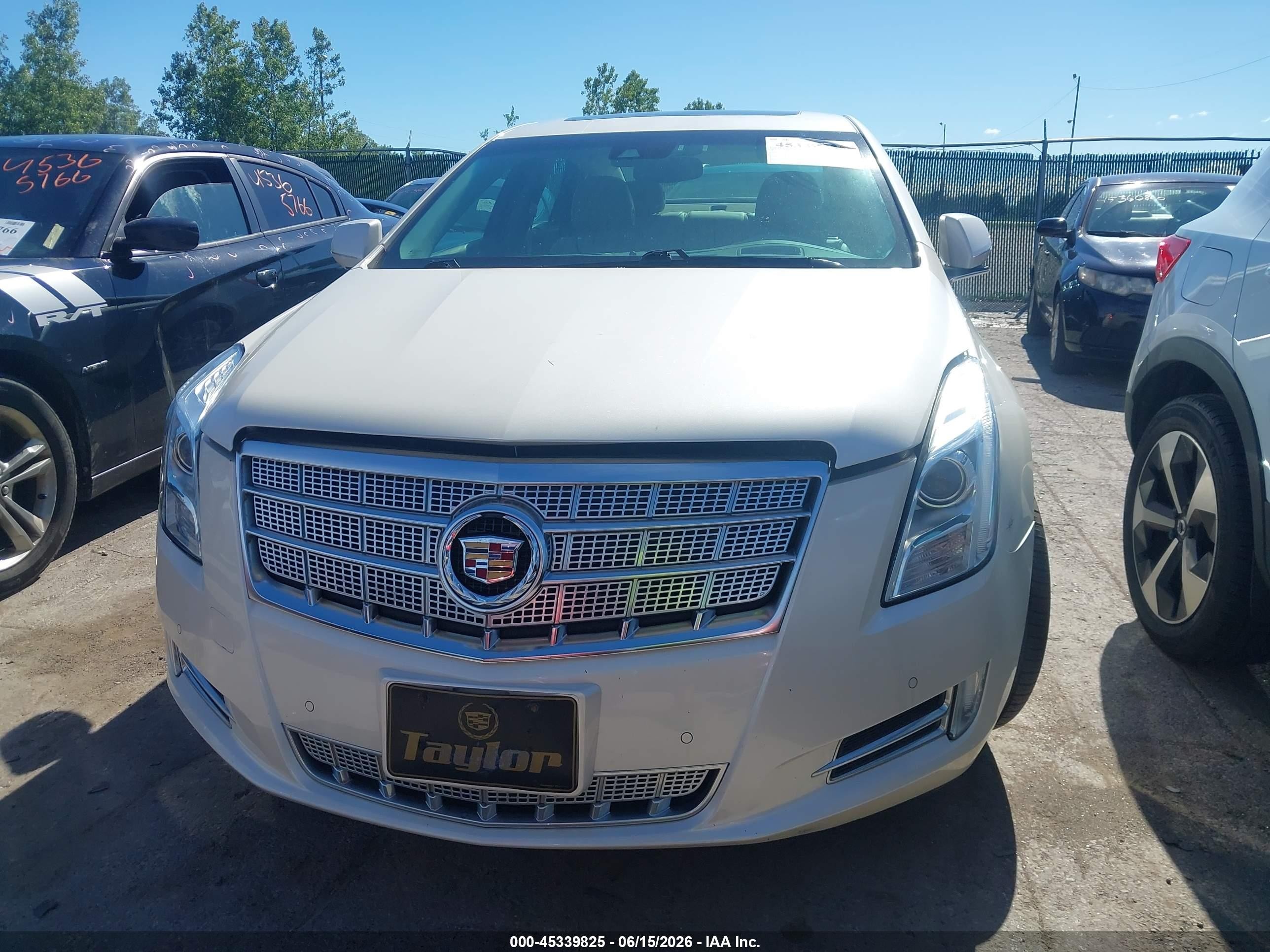 2013 Cadillac Xts Platinum White vin: 2G61V5S38D9163973