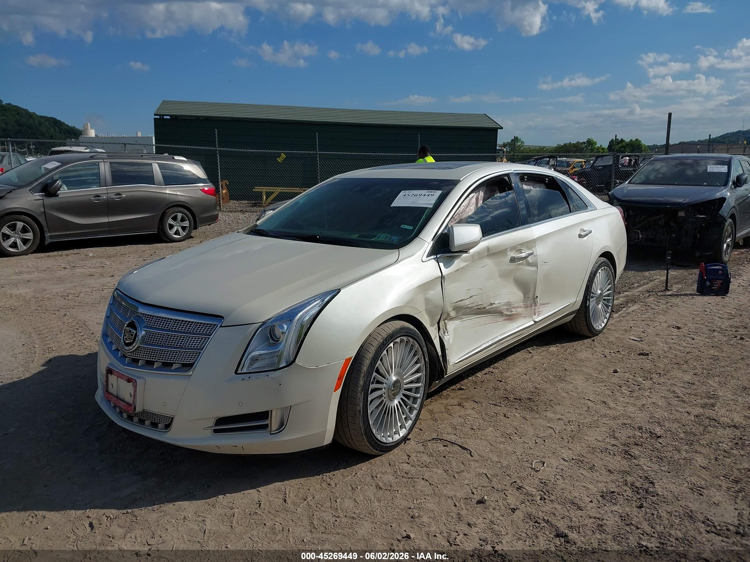 2013 Cadillac Xts Platinum Белый vin: 2G61V5S3XD9148567