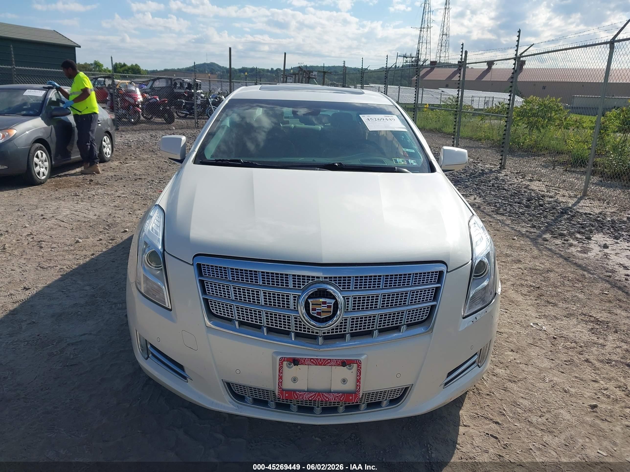 2013 Cadillac Xts Platinum Белый vin: 2G61V5S3XD9148567