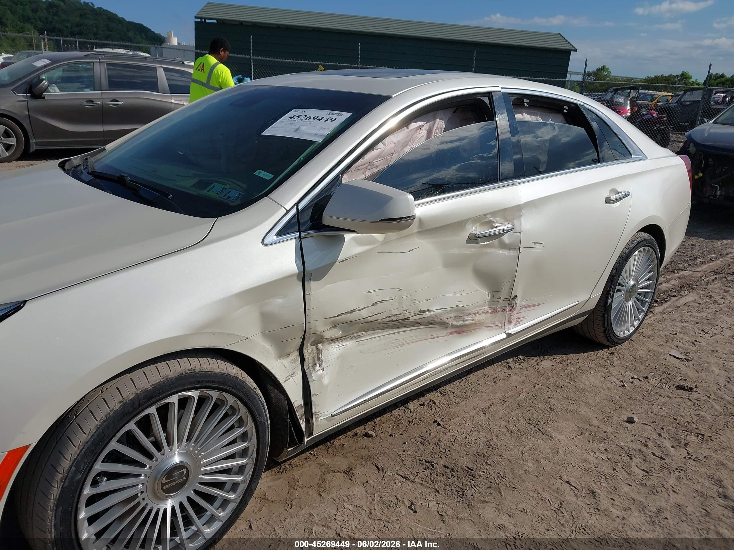 2013 Cadillac Xts Platinum Белый vin: 2G61V5S3XD9148567