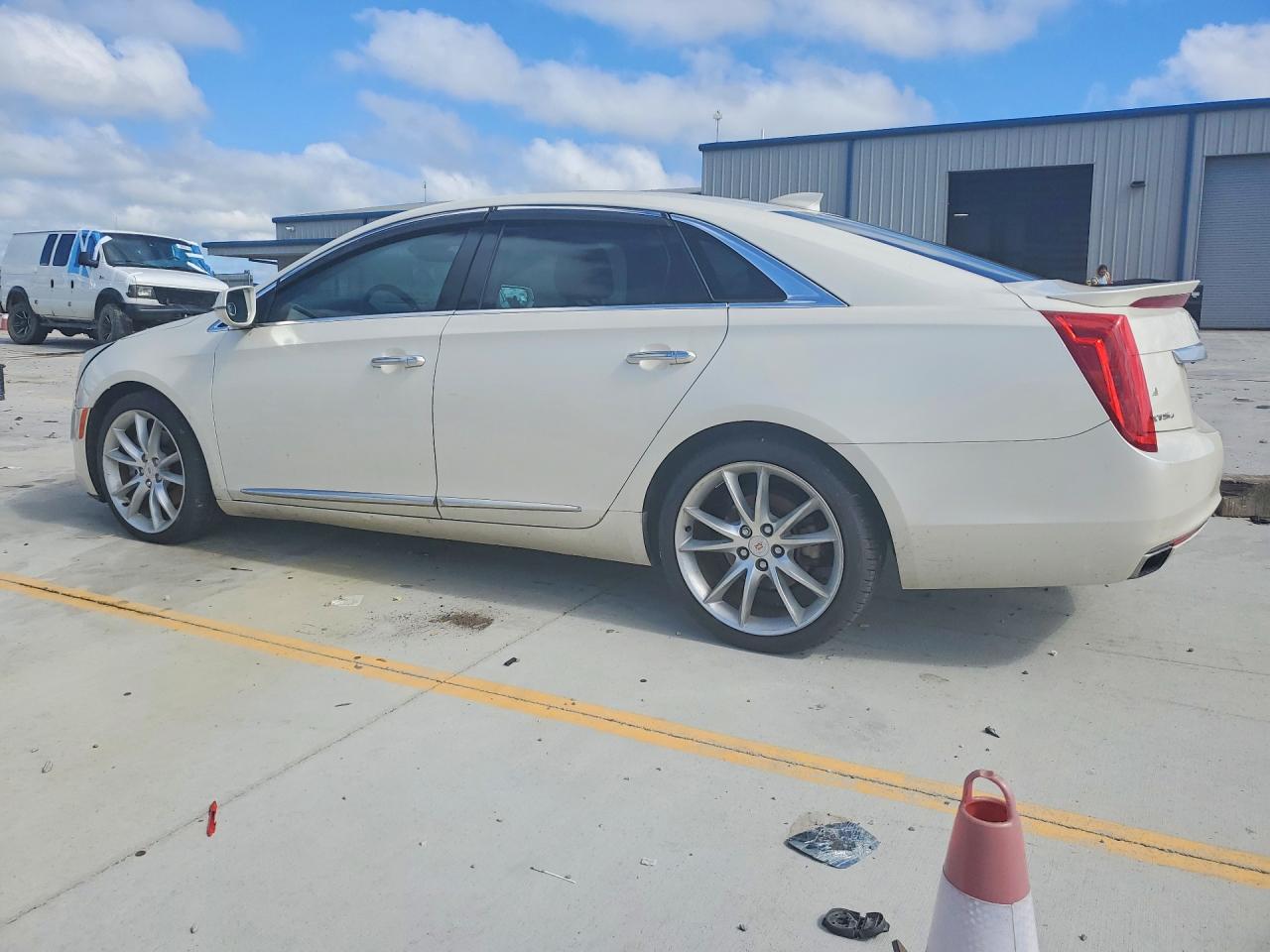 2015 Cadillac Xts Vsport Premium White vin: 2G61V5S81F9213689