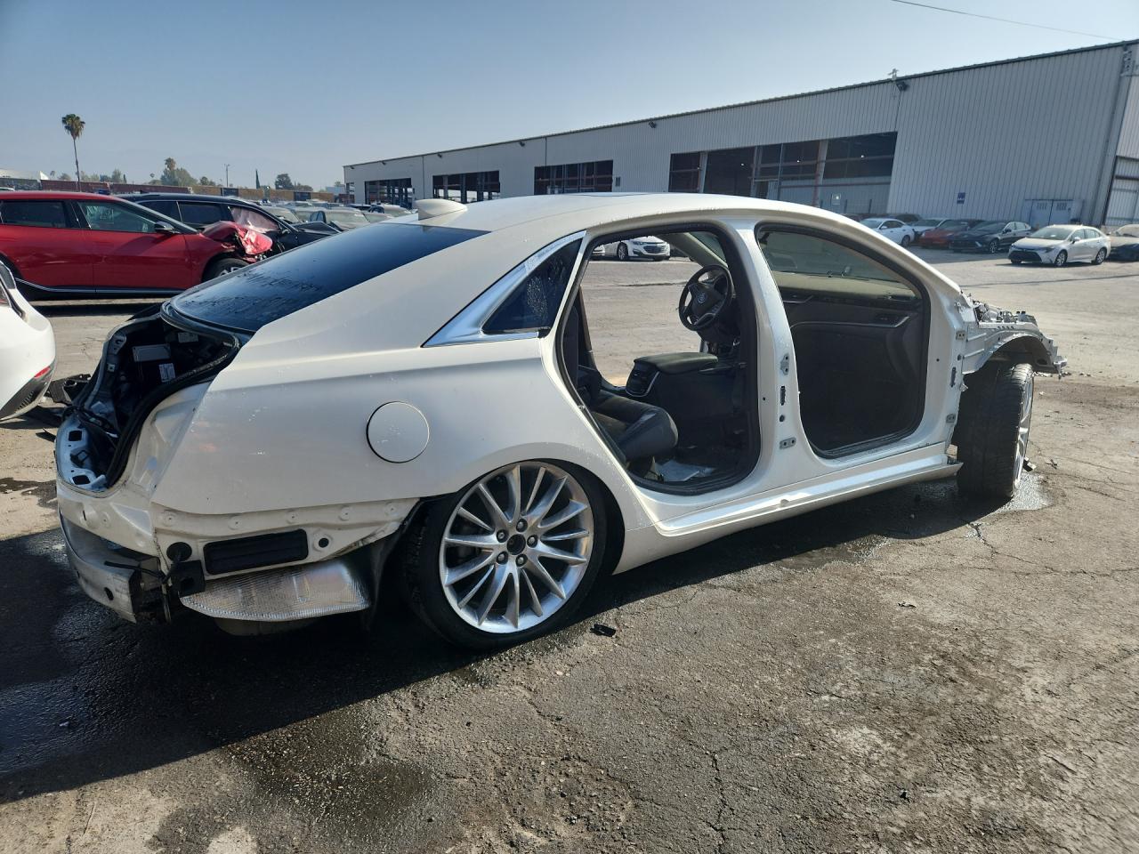 2015 Cadillac Xts Vsport Premium White vin: 2G61V5S83F9115845 Damage: Rr Axle Assembly, Broken, Replacement Required