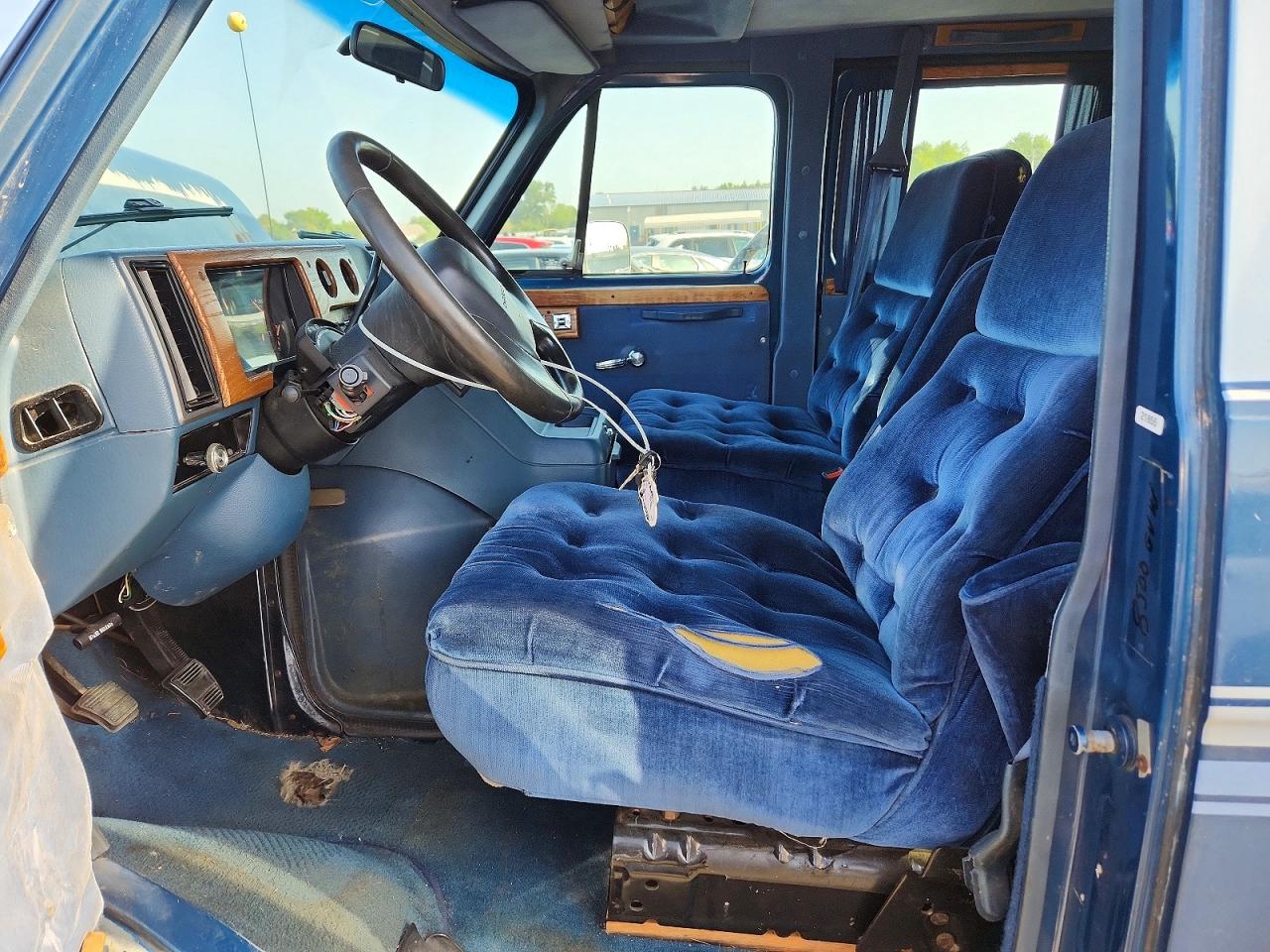 1993 Chevrolet G20 Blue vin: 2GBEG25K4P4150153